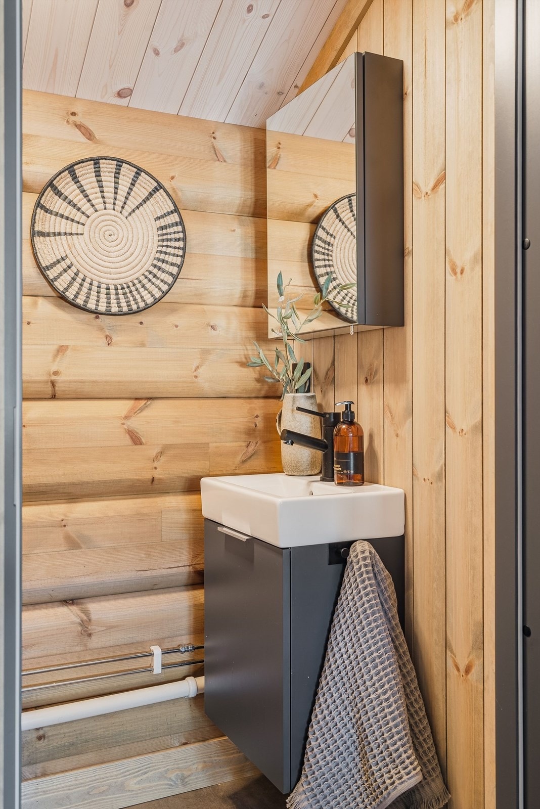 Ekstra toalettrom i tilknytning til de to soverommene i andre etasje. Galleribilde