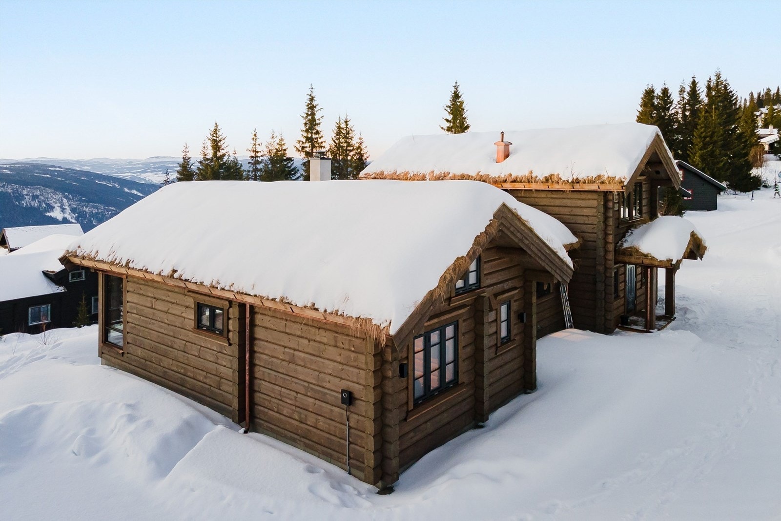 Hytta er utstyrt med elbillader. Galleribilde