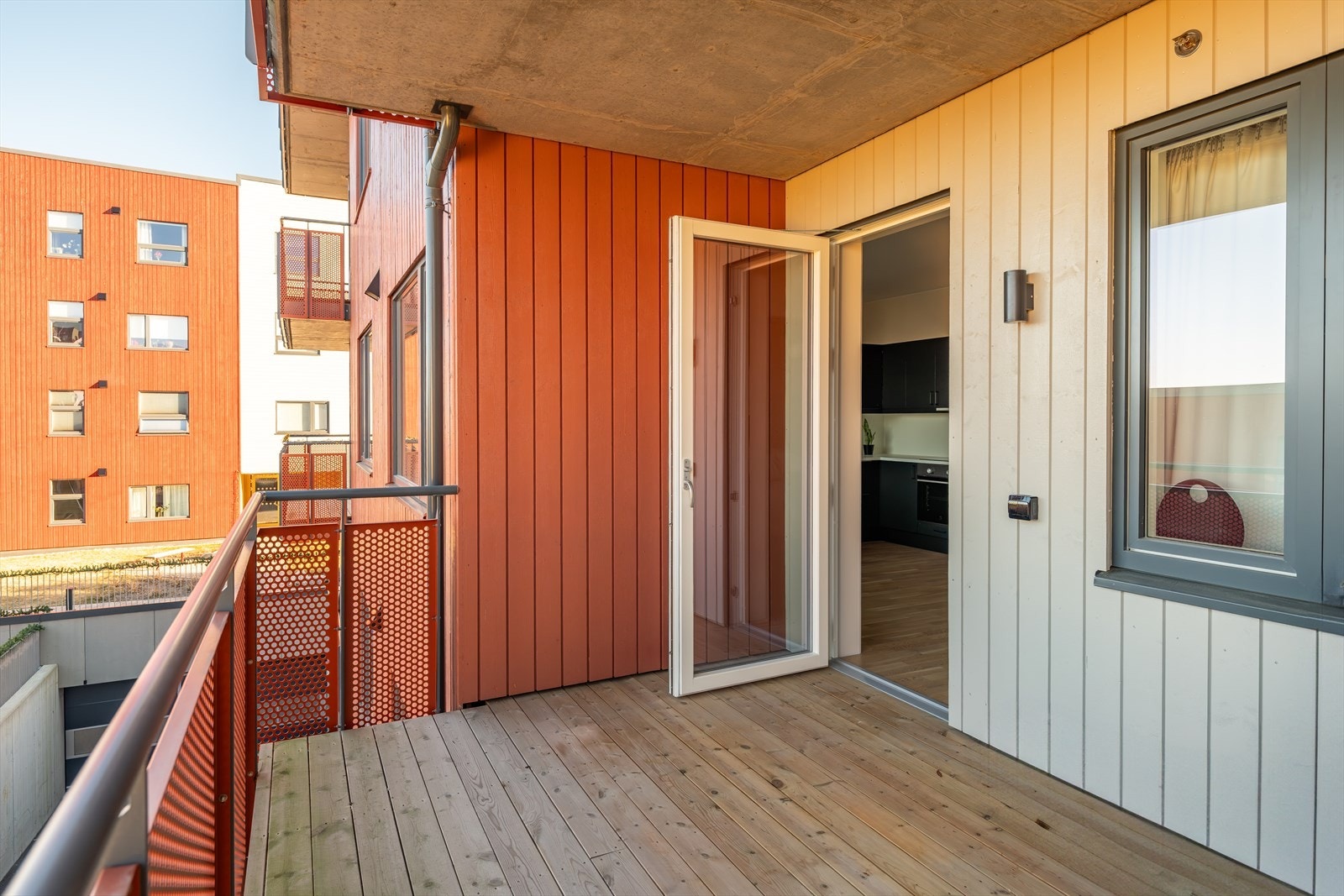 På sommertid kan man nyte kveldssolen på balkongen. Galleribilde