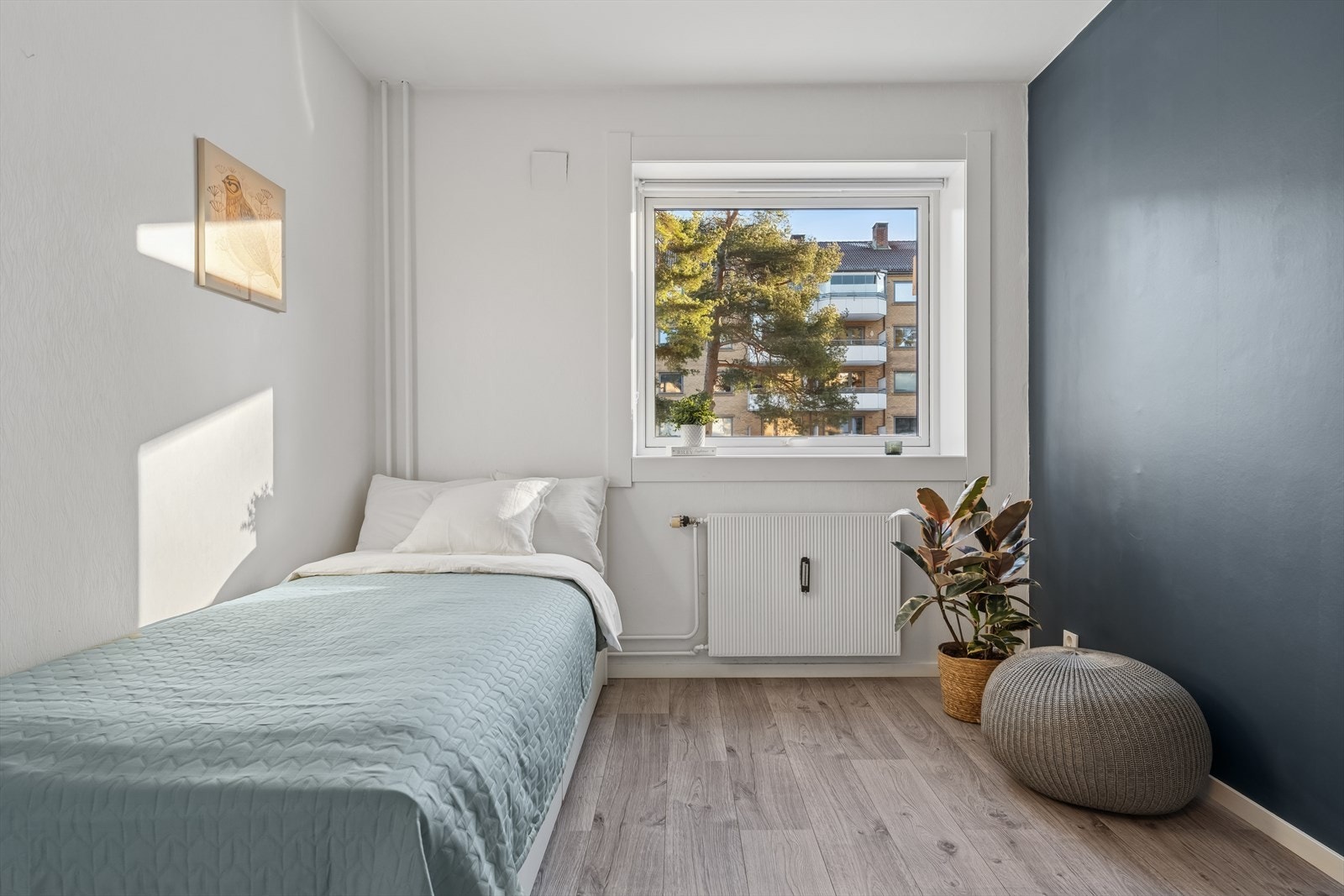 Leilighetens andre soverom er også av god størrelse. Perfekt som barnerom, gjesterom eller kontor - alt etter behov. Galleribilde