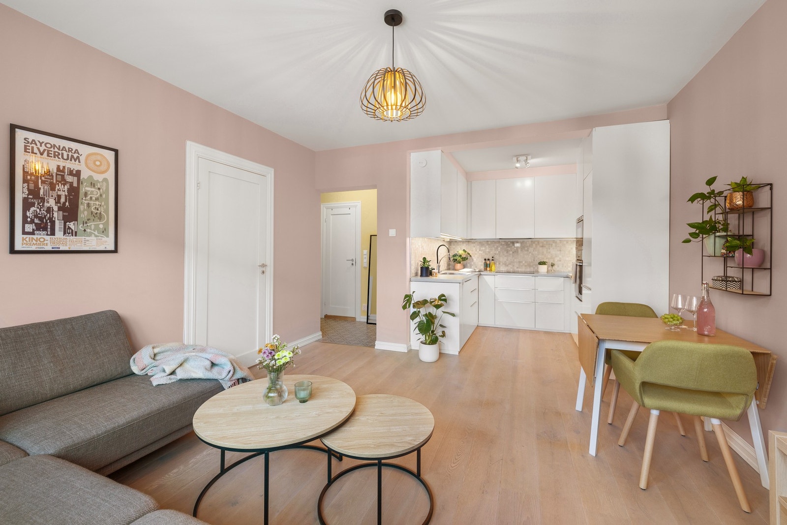 Lys og lekker selveierleilighet som er betydelig oppusset fra 2018-2024 Galleribilde