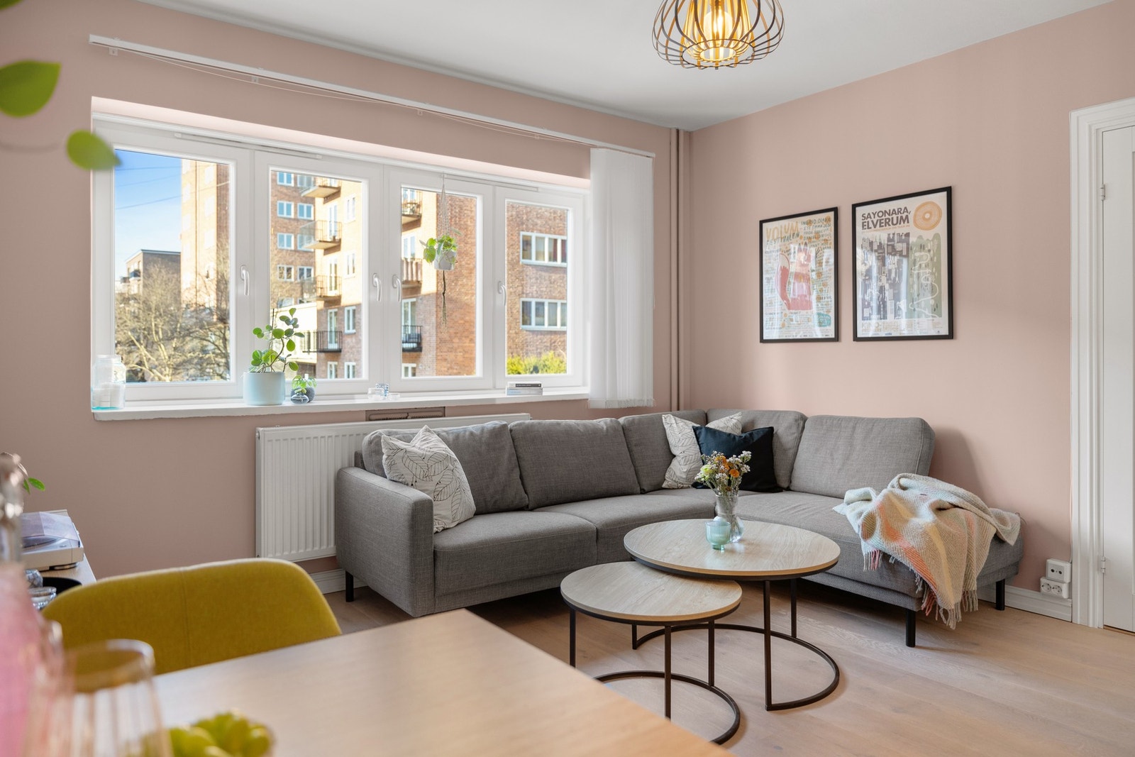 Leiligheten vender syd/vest og er meget lys. Minimalt med innsyn Galleribilde