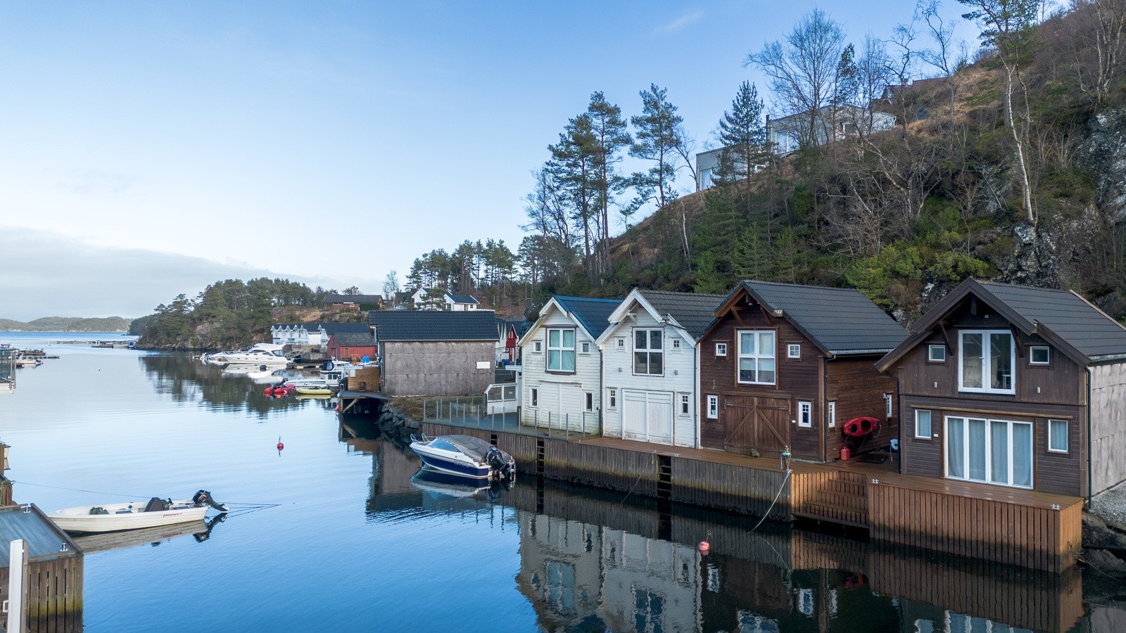 Tenk å bygge naust og nyte disse omgivelsene. Galleribilde