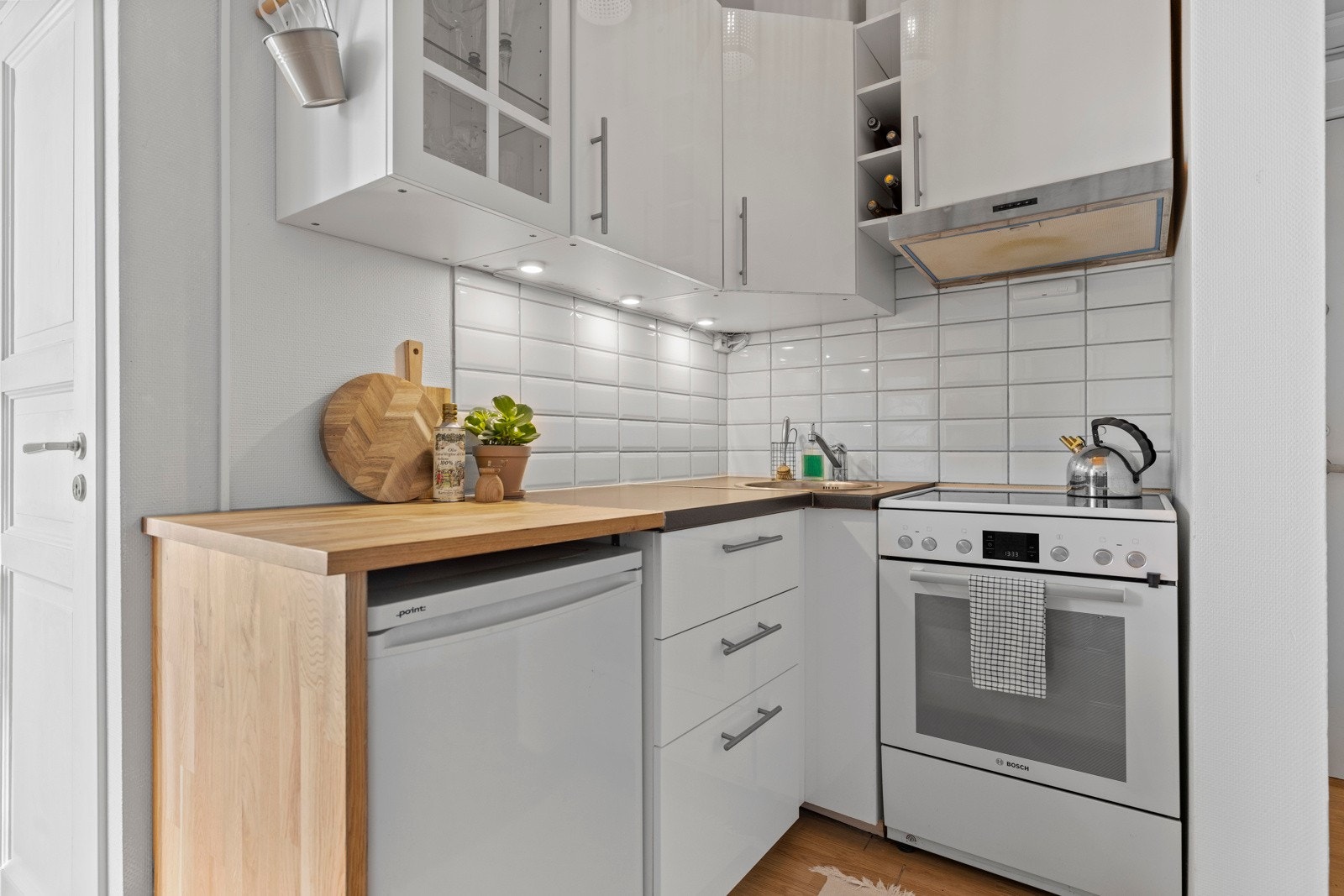 - Automatisk vannstopper og komfyrvakt er montert - Galleribilde