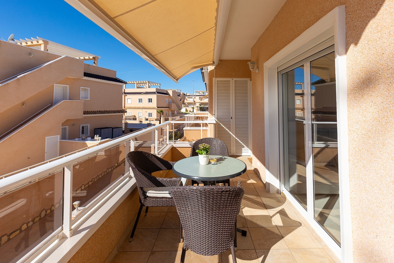 Uteplass direkte fra stue. Galleribilde