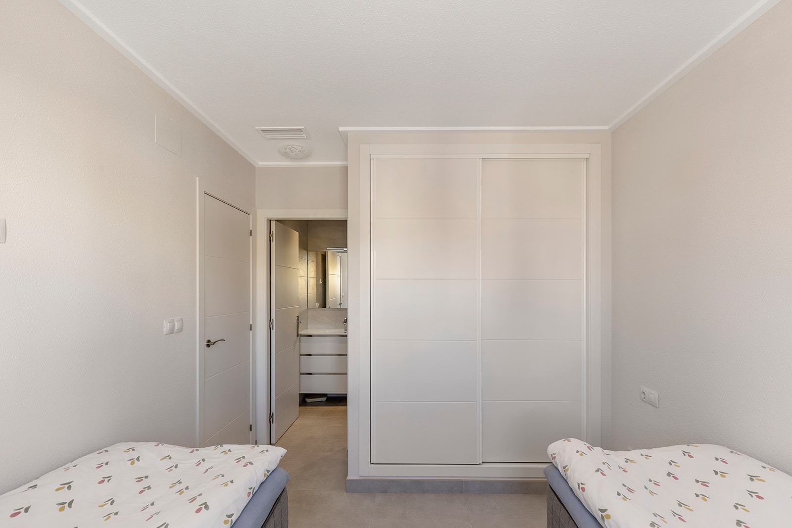 Soverom med bad en suite. Galleribilde