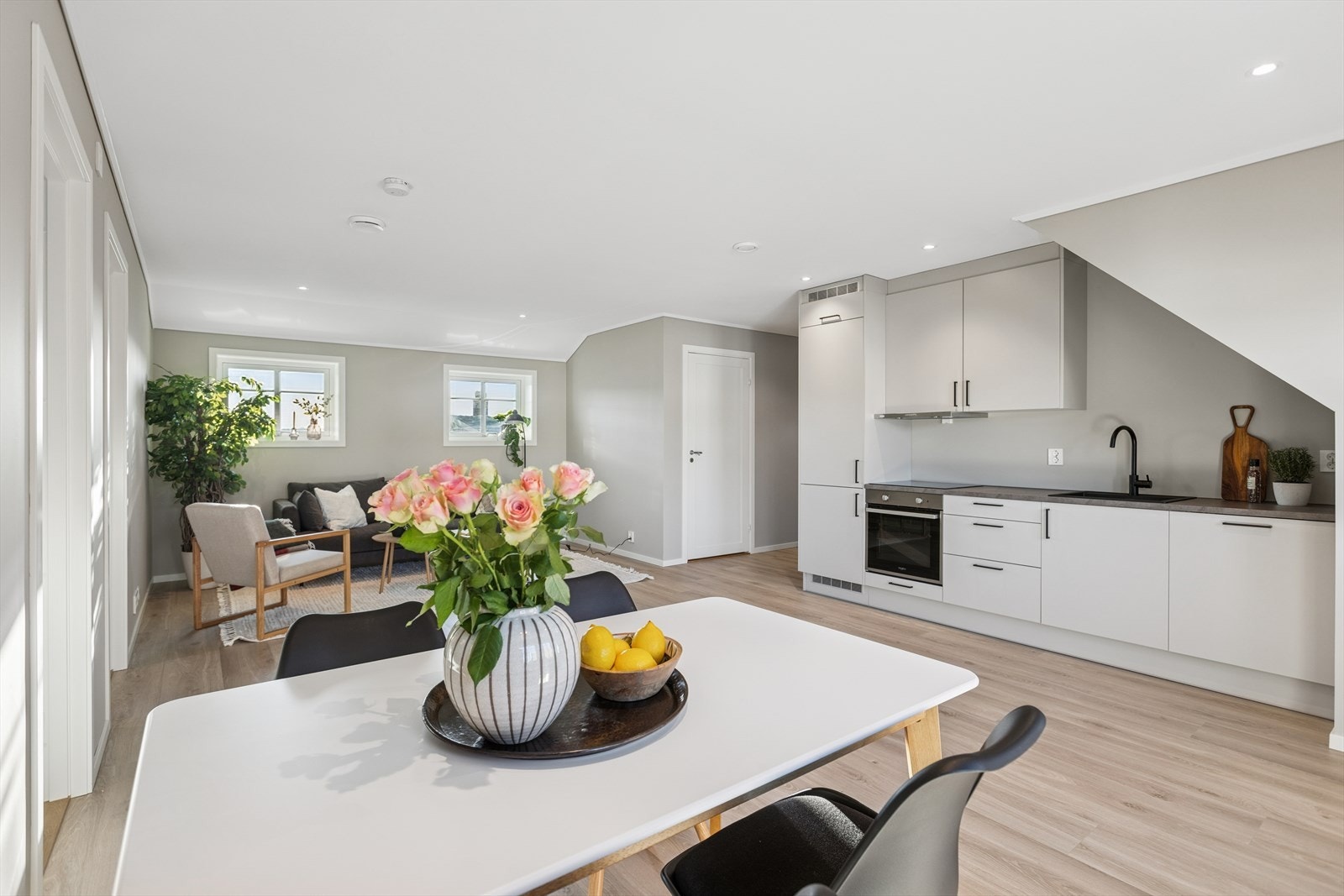 Det er plass til en kjøkkenøy, samt et spisebord. Her er det flere innredningsmuligheter! Galleribilde