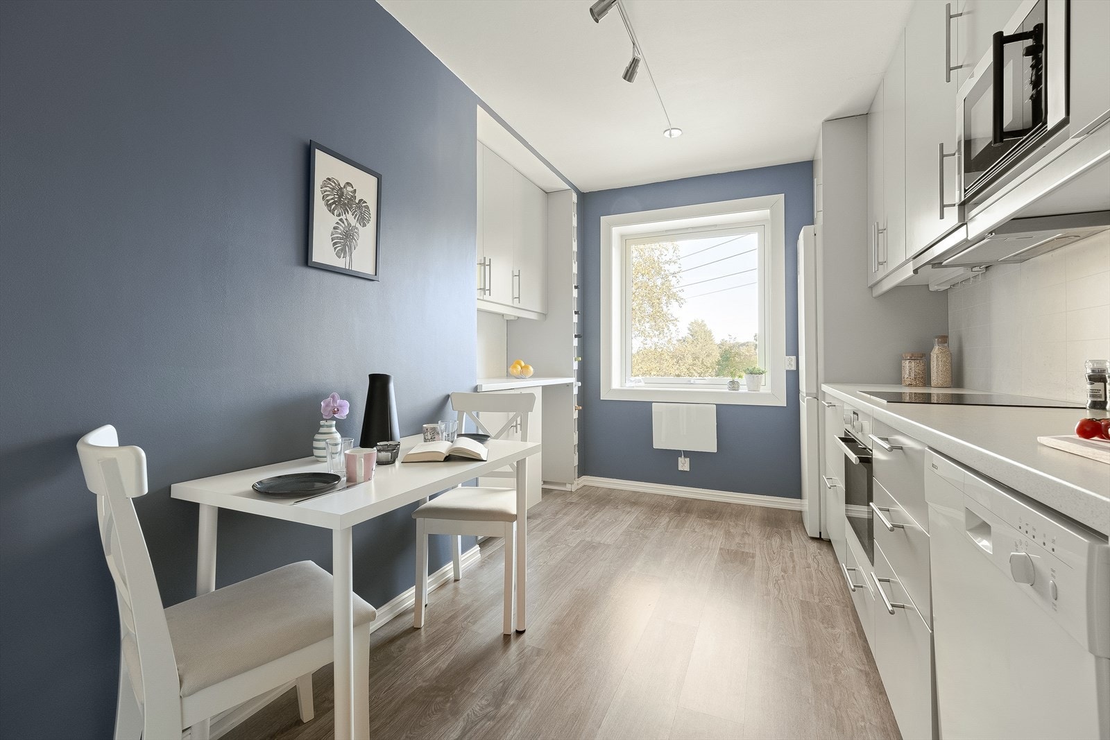 Plass for en hyggelig spisegruppe på kjøkkenet. Galleribilde