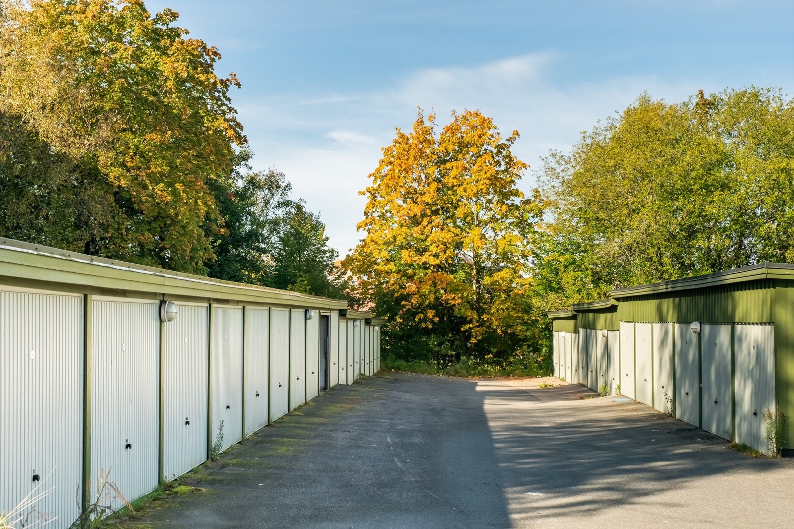 Borettslaget har parkerings-/garasjeplasser for utleie som tildeles etter liste. Galleribilde