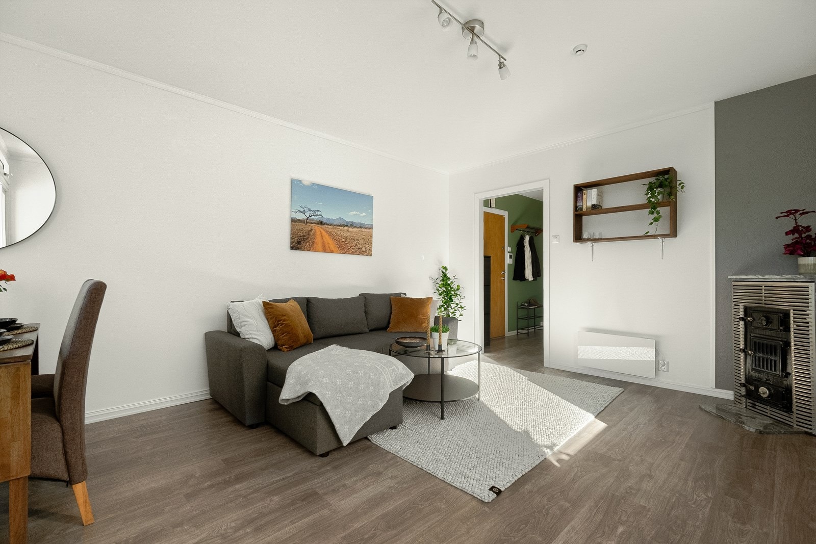 Det er god plass til å innrede med sofagruppe og salongbord i tillegg til spisebord. Galleribilde