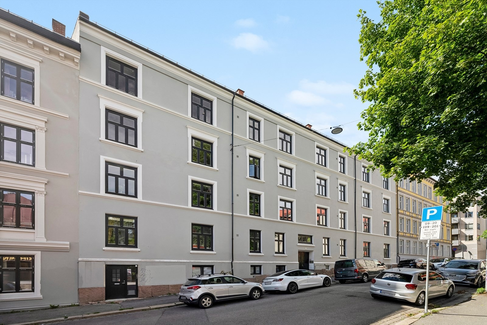 Leiligheten ligger svært attraktivt og sentralt Grünerløkka, ideelt for deg som ønsker å bo i et rolig, men samtidig urbant miljø med nærhet til alt! Galleribilde