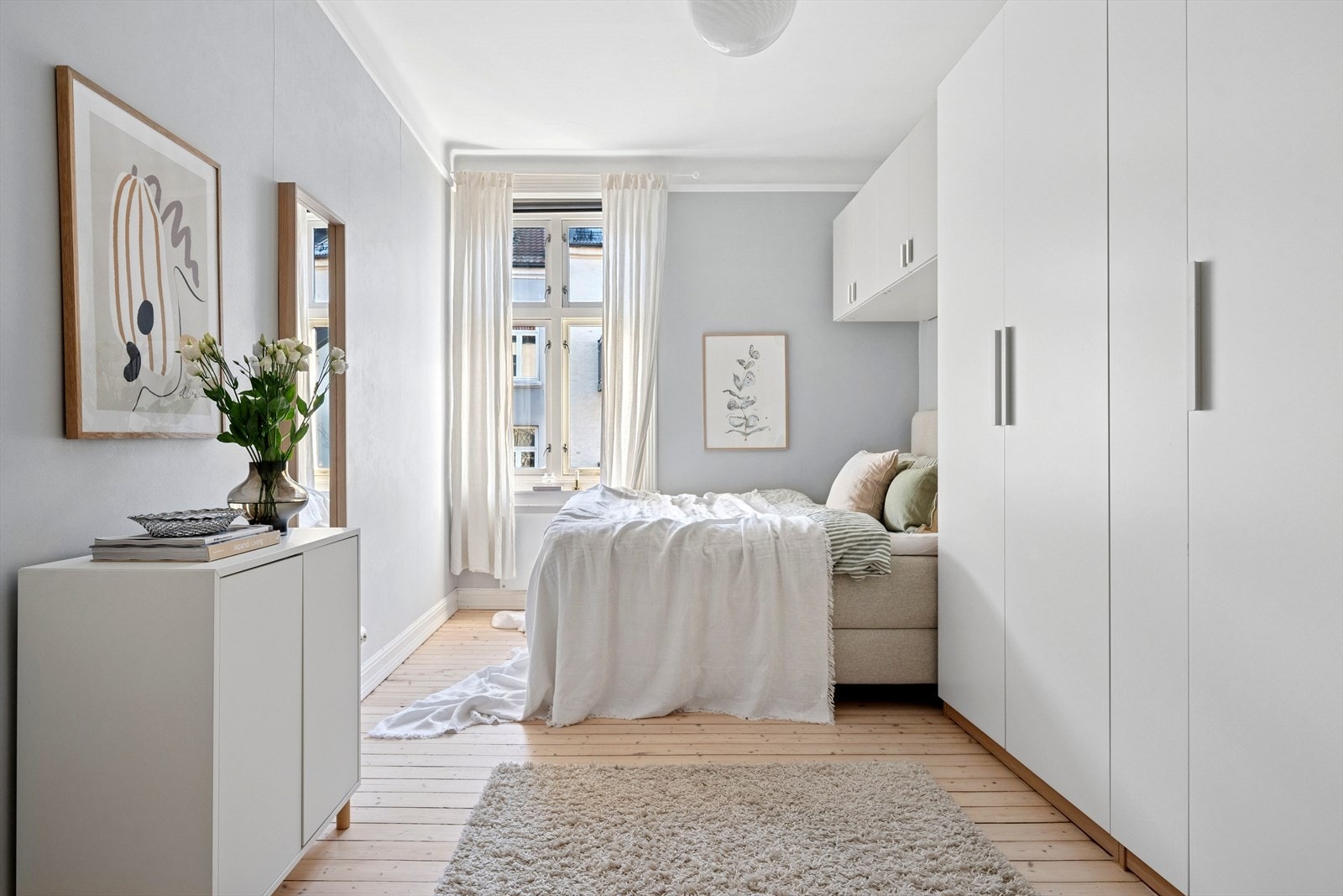 Begge soverommene vender mot bakgård. Galleribilde