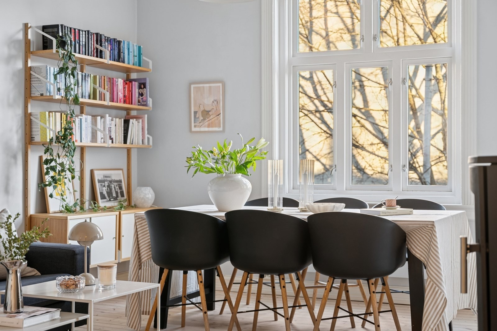 I tillegg har du god plass til stort spisebord. Galleribilde