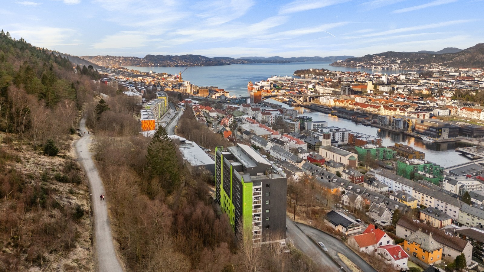 For den turglade ligger Løvstien like bak blokken. Galleribilde