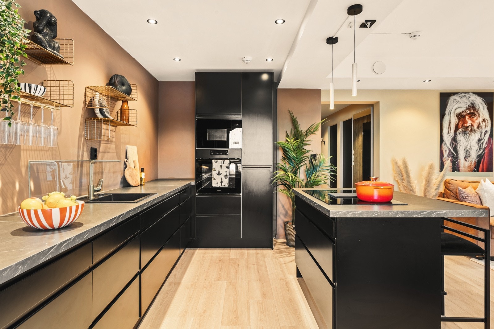 Det er spotter i himling. Galleribilde