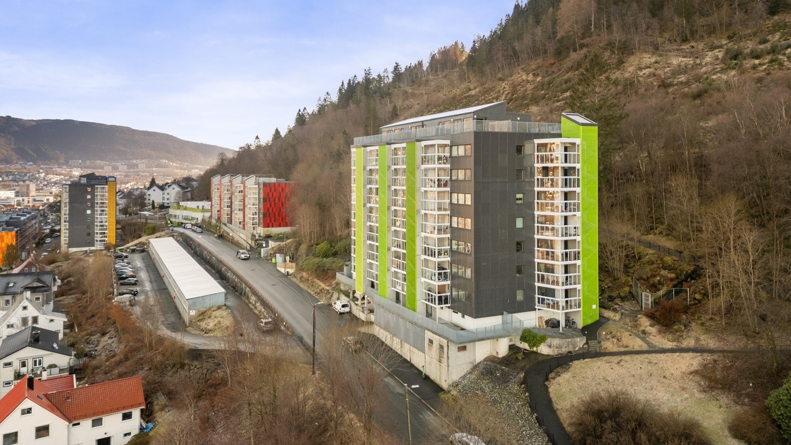 I 2018 gikk borettslaget gjennom en betydelig rehabilitering med bl.a. nye balkonger, vinduer, etterisolering av fasader, installert balansert ventilasjon og fått nye radiatorovner. Galleribilde