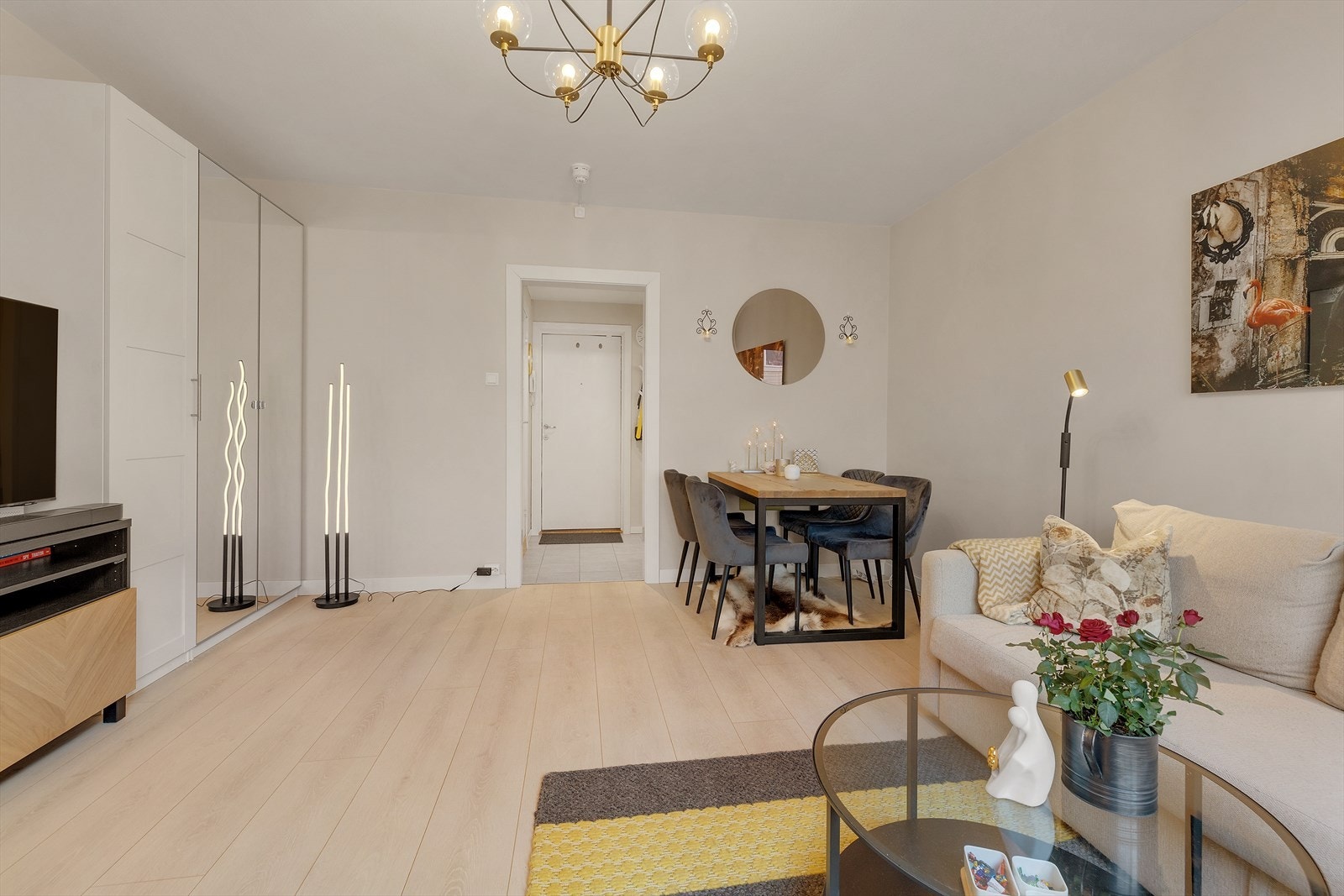 Det er god plass til å etablere et stort spisebord. Galleribilde