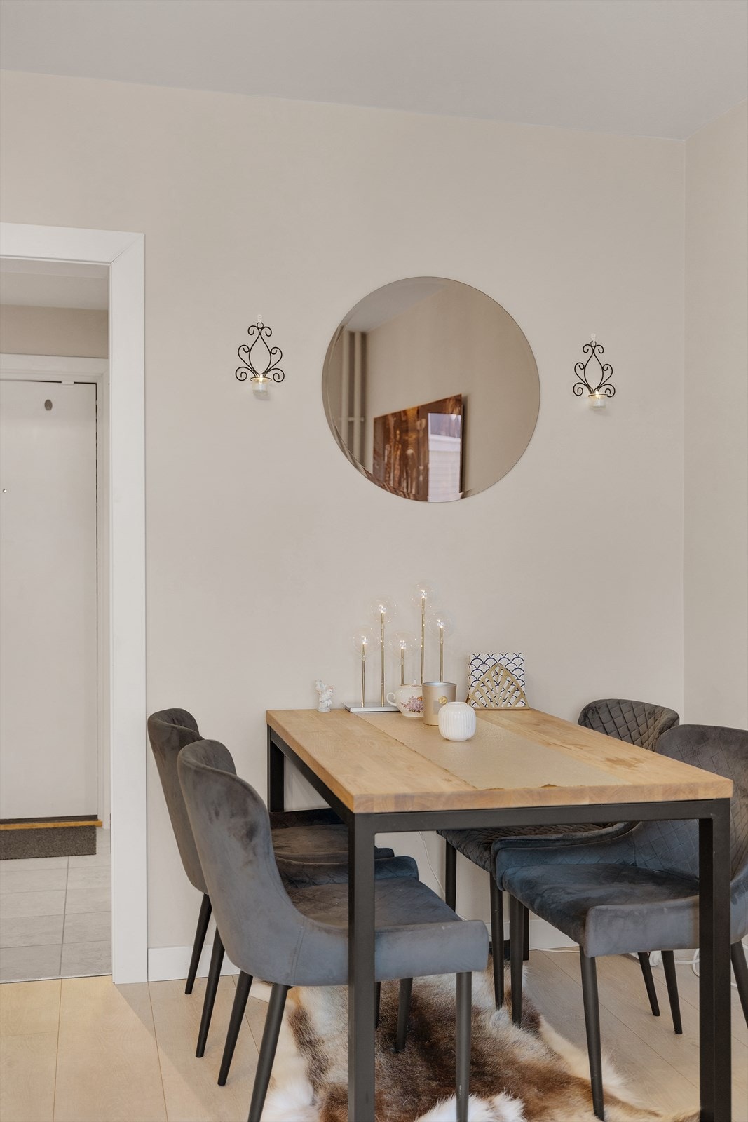 Her ligger alt til rette for å nyte en hyggelig middag med familie og venner. Galleribilde