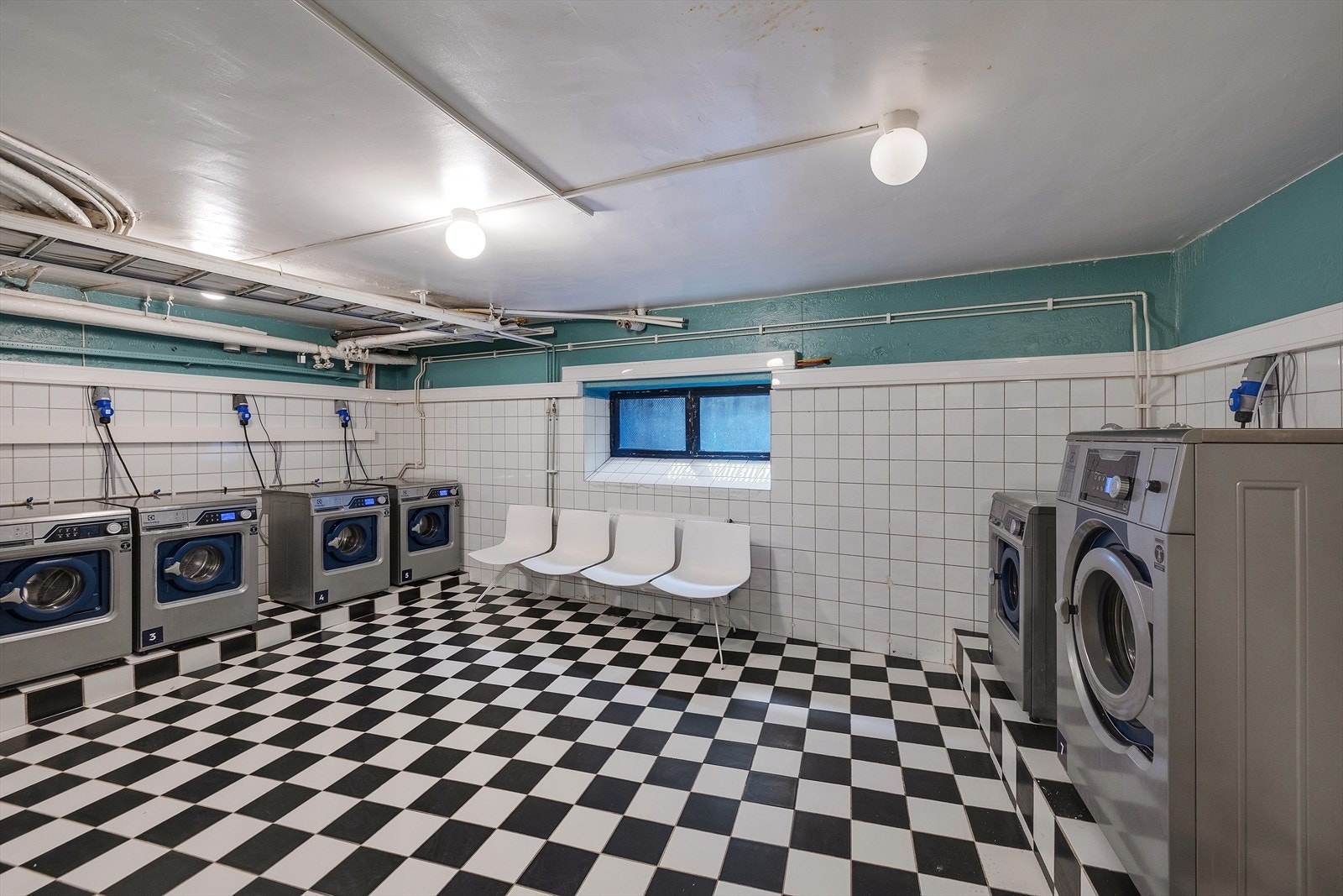 Det er stort fellesvaskeri til bruk for beboerne. Galleribilde