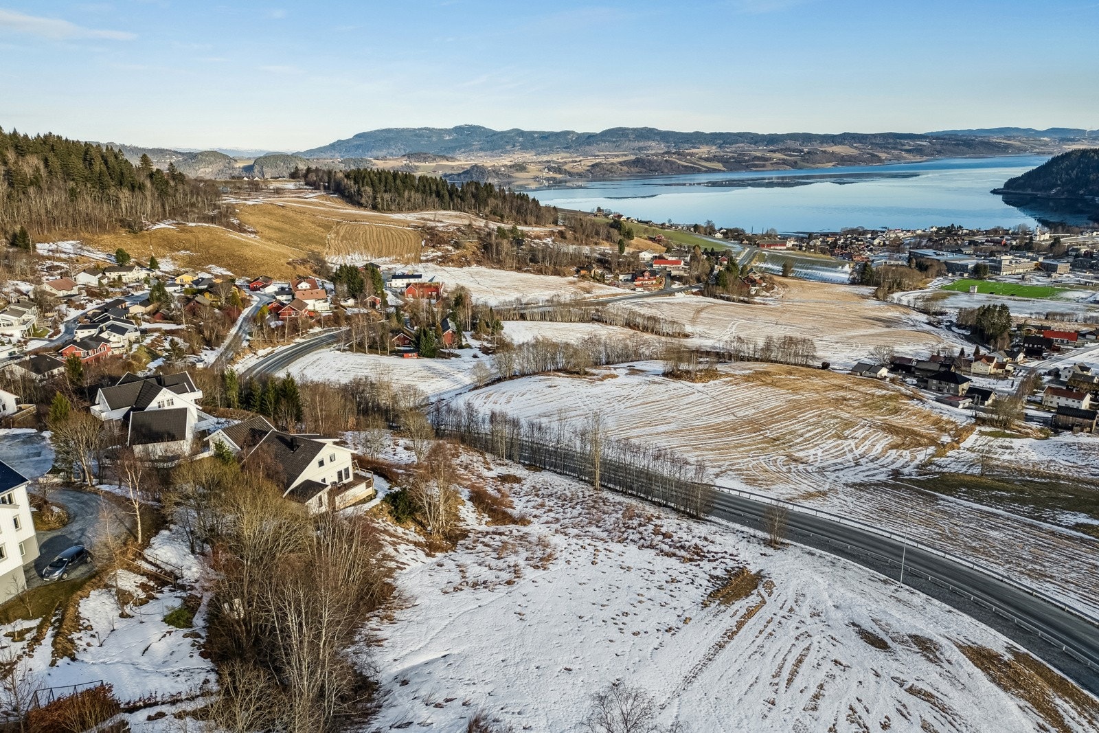 Eiendommen ligger i naturskjønne omgivelser i Skaun kommune, et område kjent for sitt vakre kulturlandskap og gode bomiljø. Galleribilde