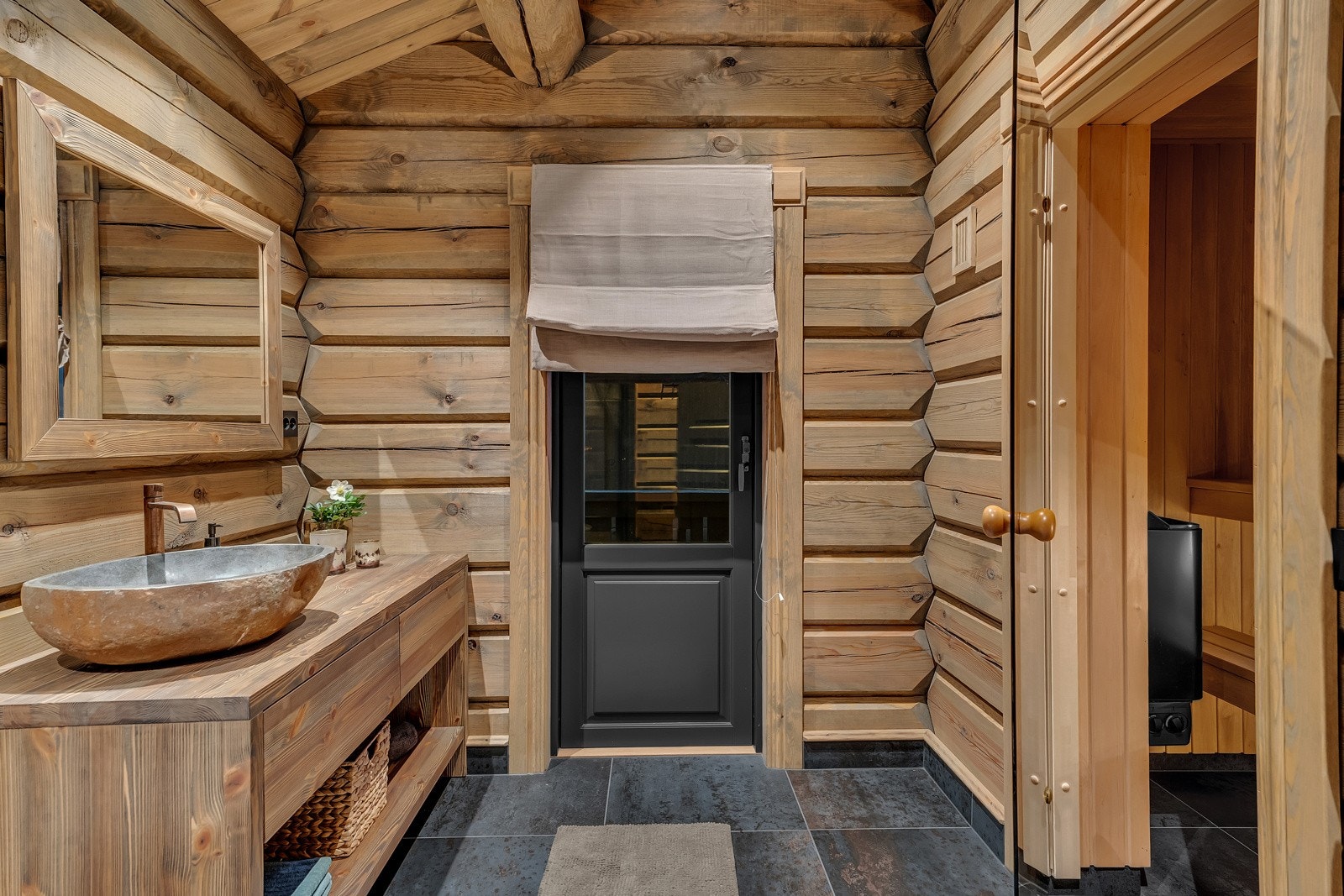 Badet er i tilknytning til en flott badstue. Galleribilde