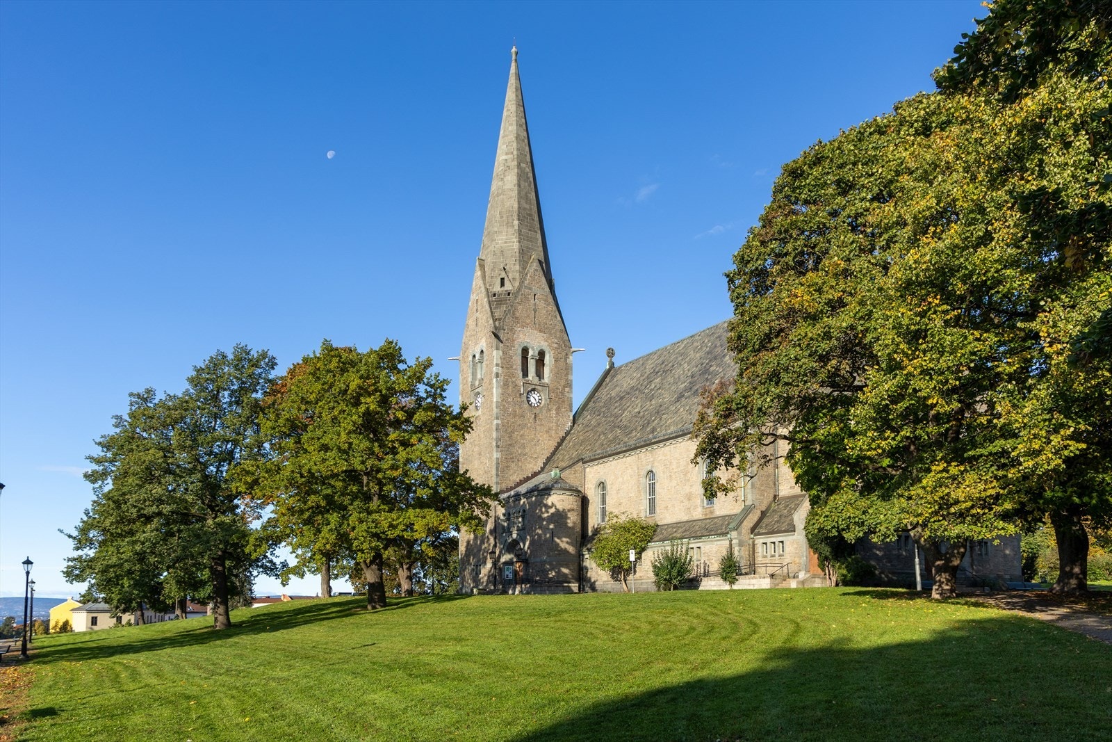 Vålerenga kirke. Galleribilde