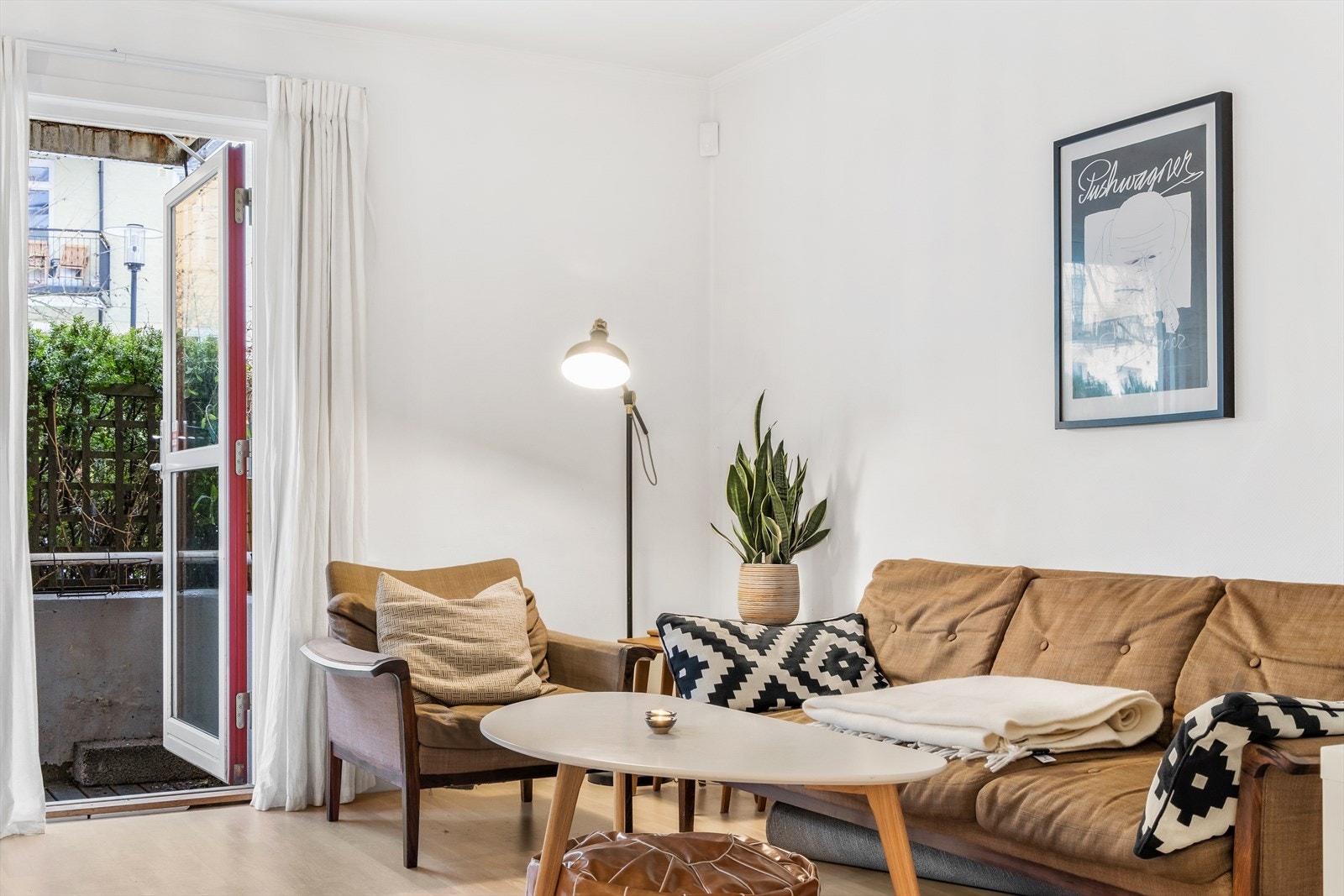 Fra stuen er det utgang til en skjermet balkong på 6m². Galleribilde