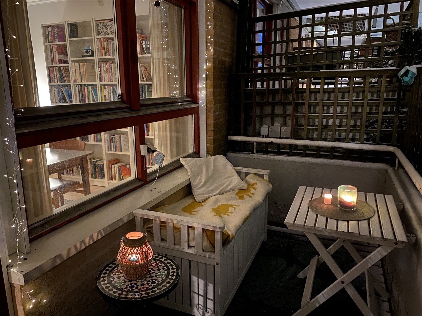 Kveldsbilde av balkongen. Galleribilde