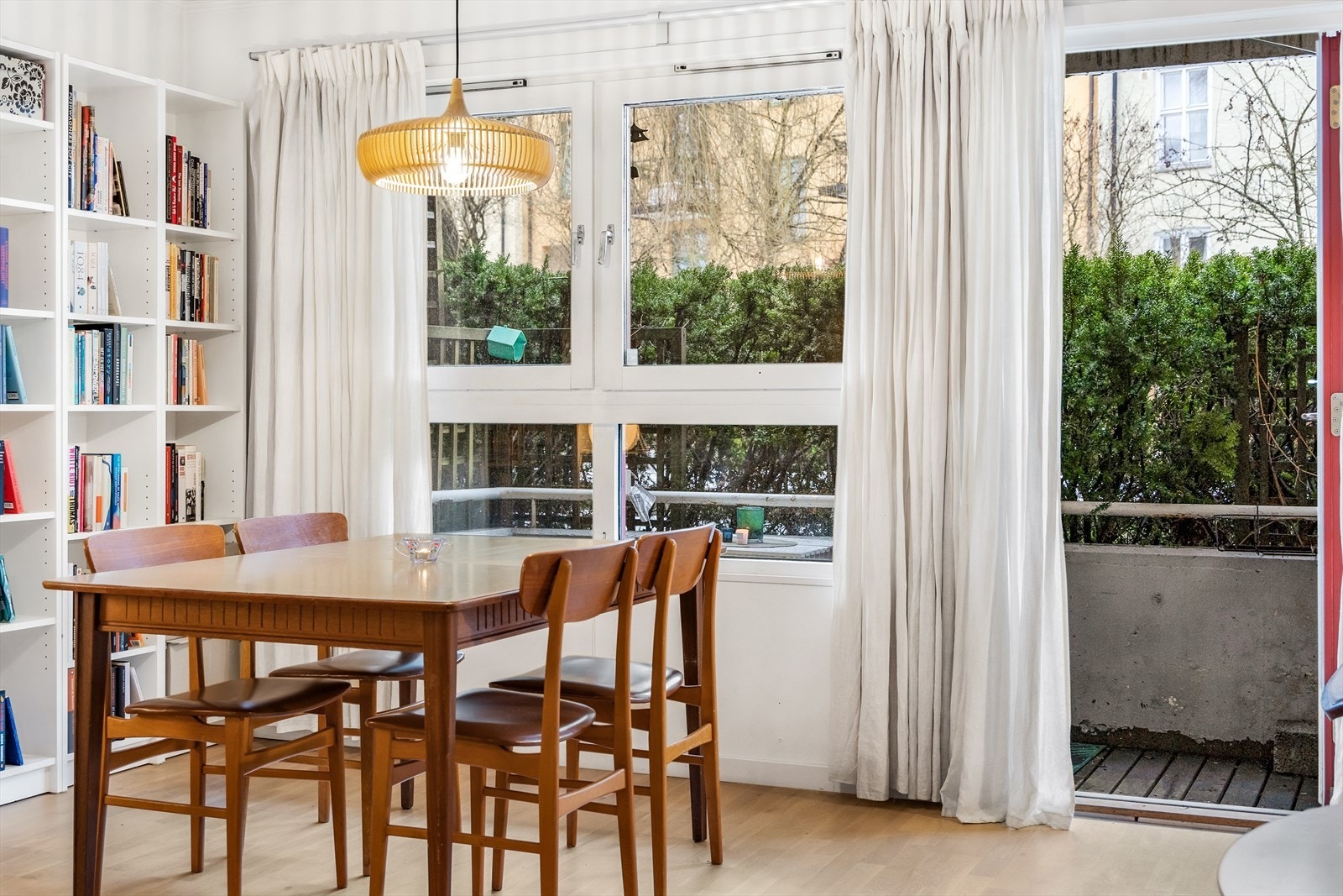 I stuen er det god plass til spisebord, sofakrok og Tv-benk. Stuens planløsning gir deg muligheten til å innrede etter dine ønsker. Galleribilde