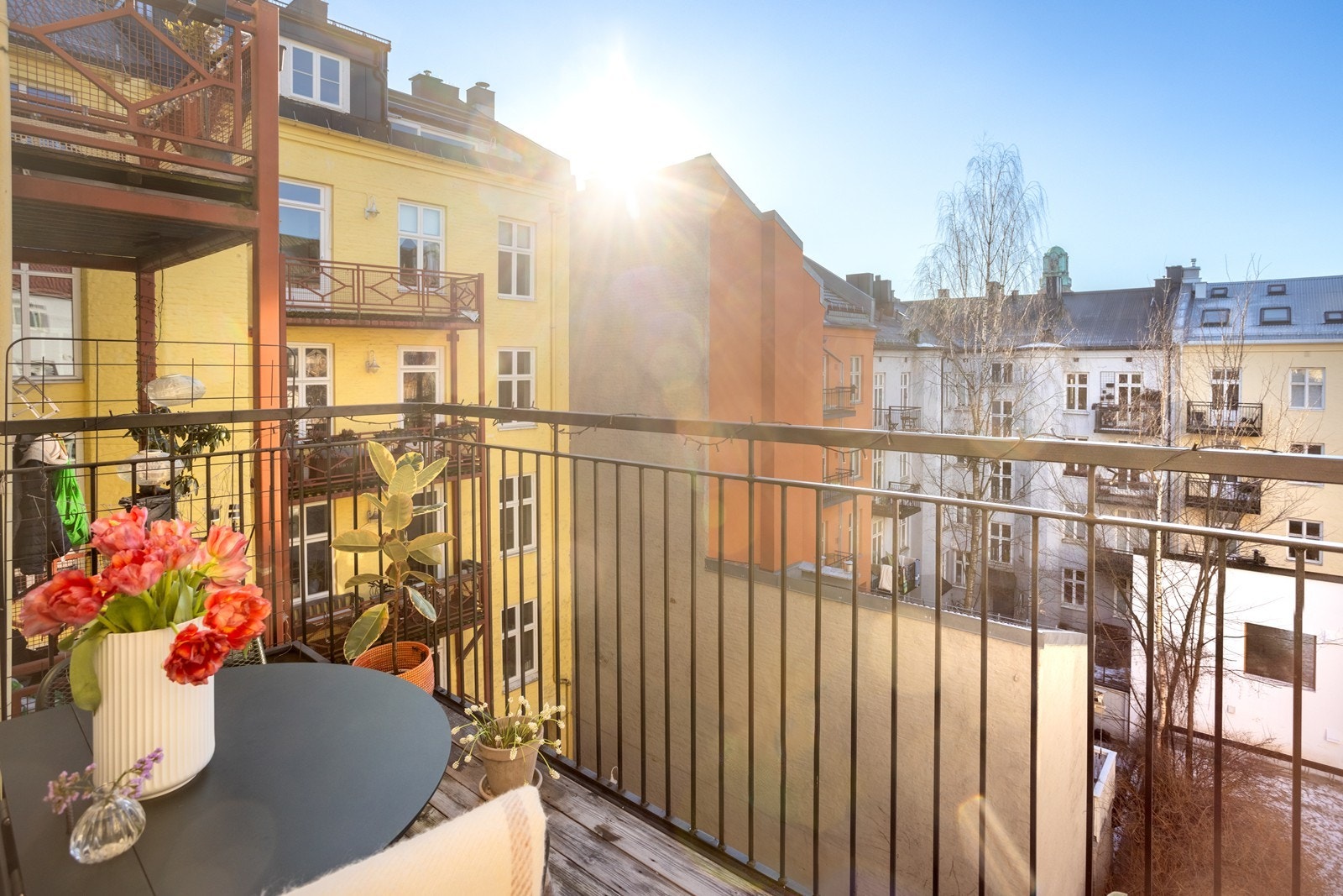 Balkongen er på ca. 4,7 kvm og vender mot sydvest. Galleribilde