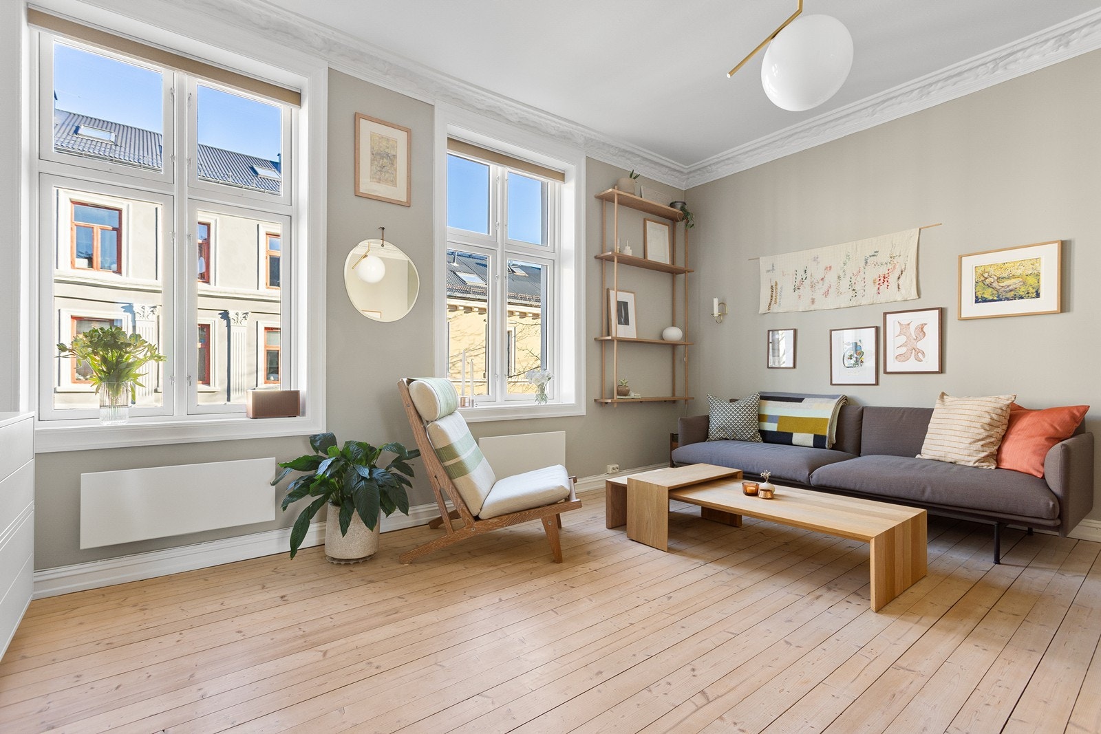 Velkommen til Kirkegårdsgata 12 -
En lys og sjarmerende 2-roms andelsleilighet i 4. etasje! Galleribilde