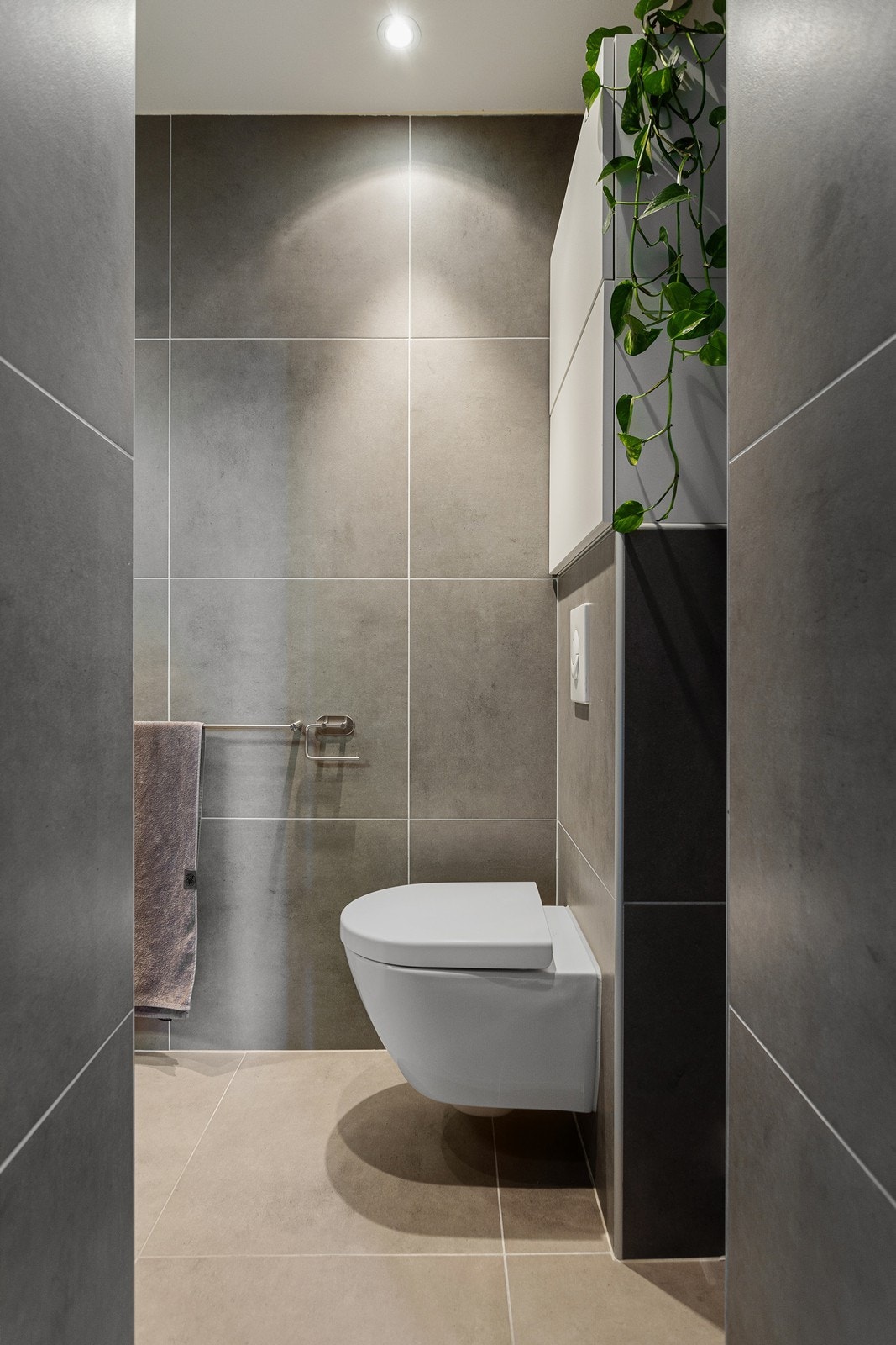 Ifølge tidligere eier ble badet bygget nytt i 2013 med våtromssertifikat og ny membran, mansjetter og fiberduk. Galleribilde