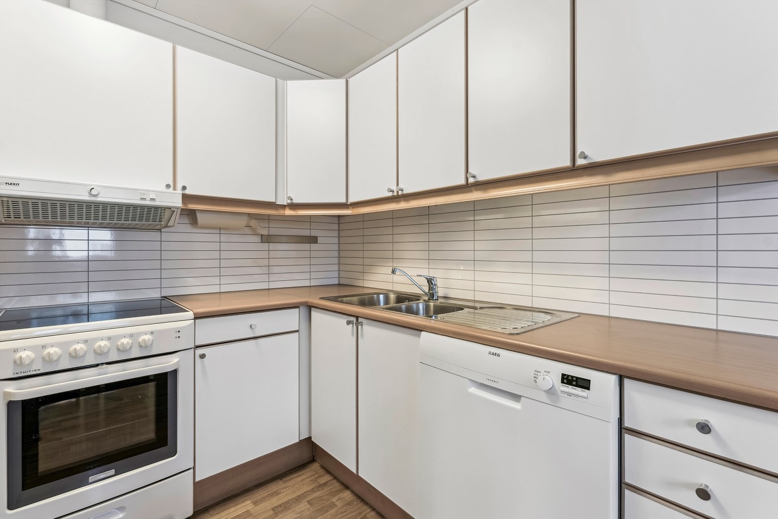 Kjøkken med innredning fra byggeår Galleribilde