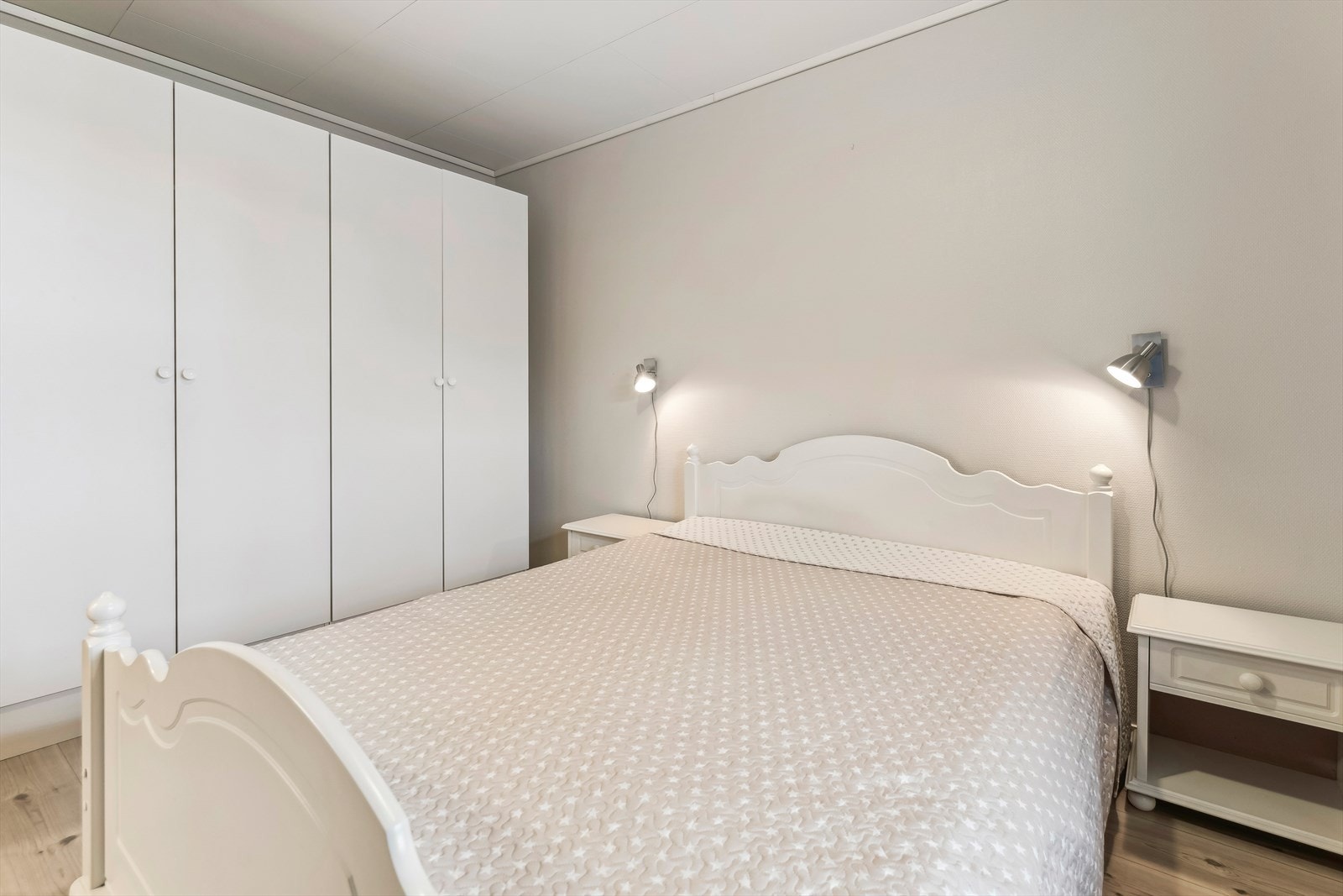 Her er det god plass til dobbeltseng, samt garderobeskap medfølger Galleribilde