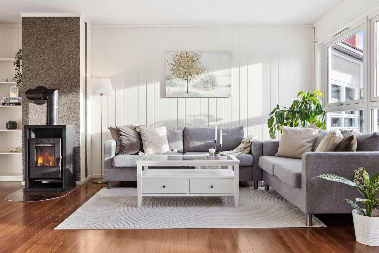 En pen og innbydende 3-romsleilighet med beliggenhet på Tiller. Galleribilde