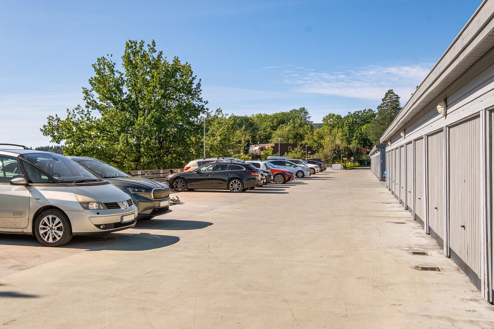 Det er også mulig å leie parkeringsplass, dette administreres av styret. Galleribilde