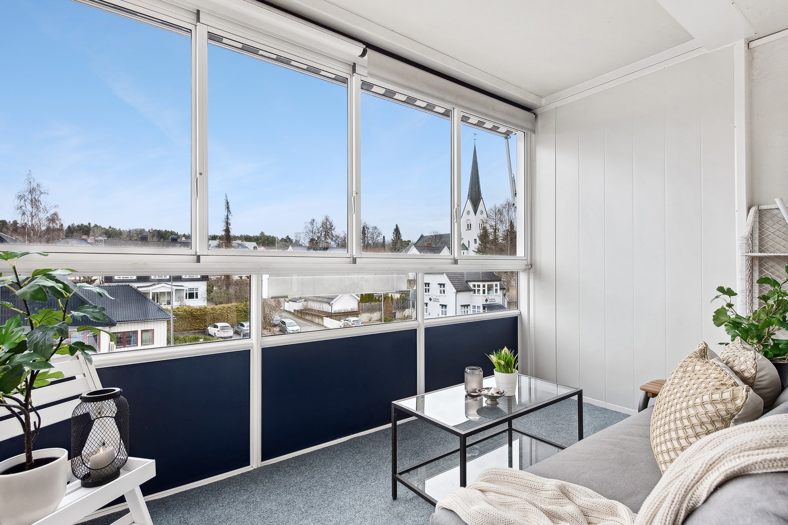 Innglasset balkong på 8 kvm med markise. Galleribilde