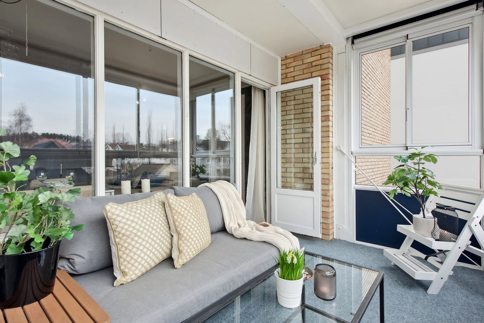 Innglasset balkong på 8 kvm med markise. Galleribilde