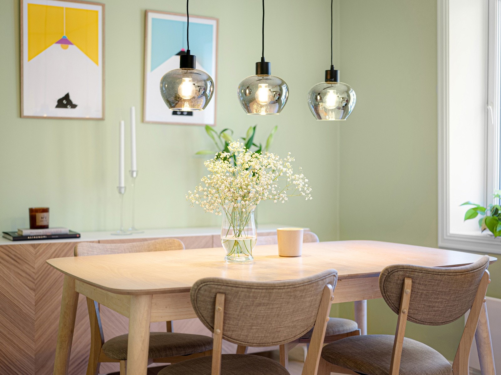 Perfekt for frokoster i farta, eller en lengre søndagsfrokost hvor du kan kose deg med morgenkaffen mens du ser nabolaget våkne til liv Galleribilde