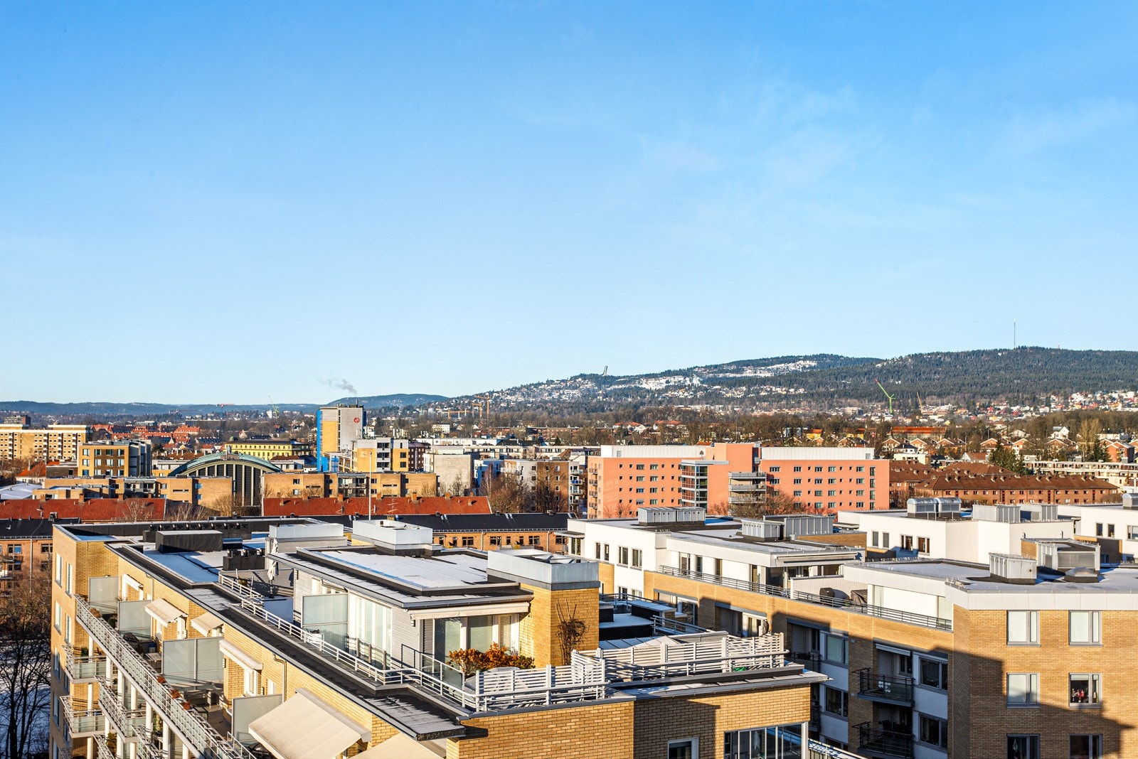 Utsikt takterrasse mot Holmenkollen. Galleribilde