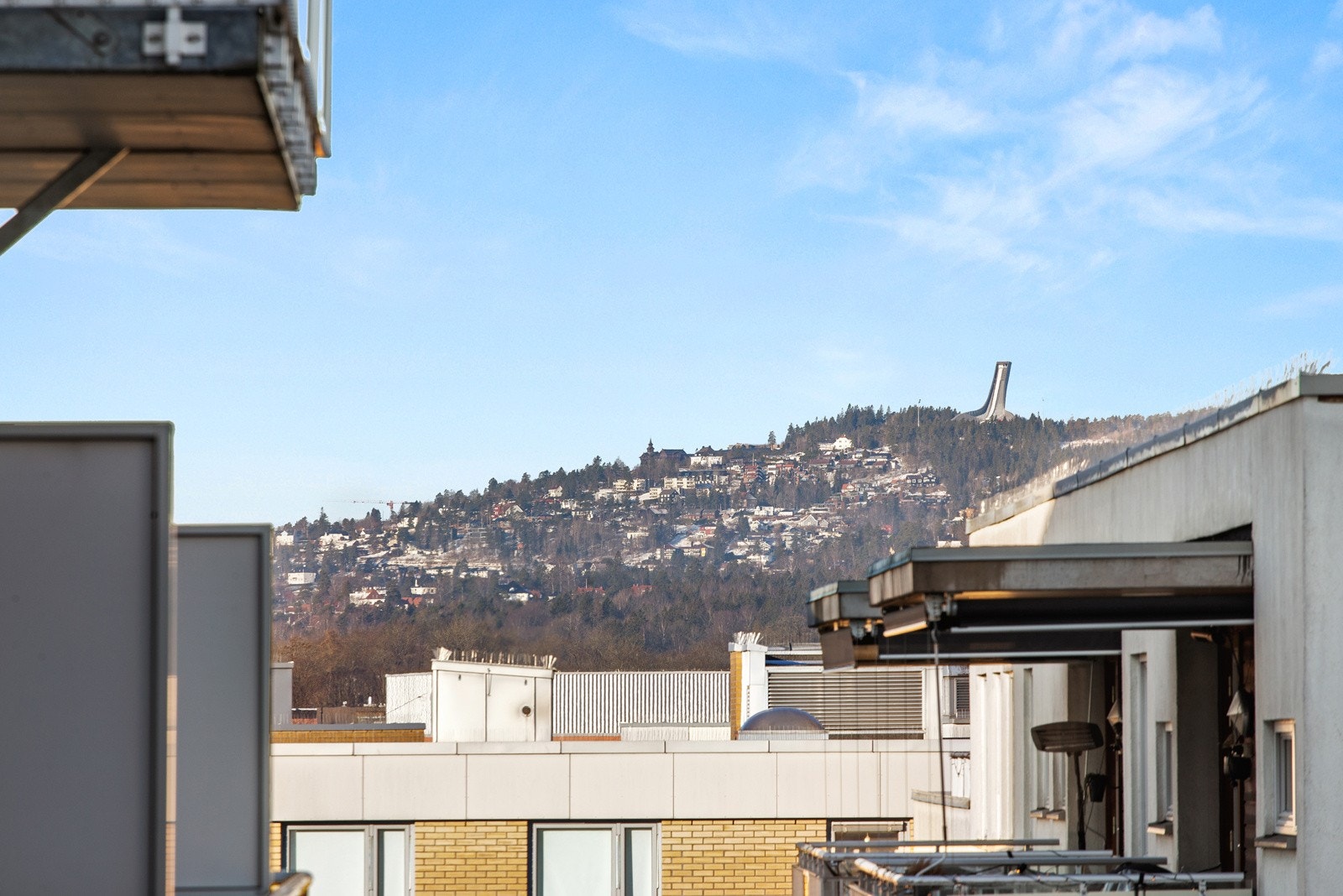 Utsyn mot Holmenkollen. Galleribilde