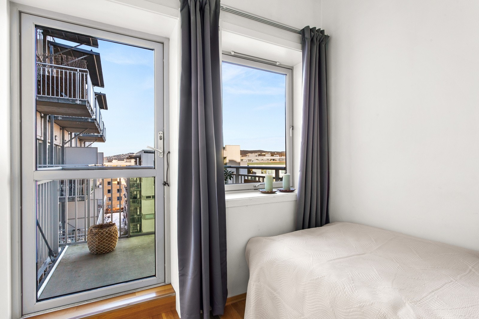 Utgang til balkong fra soverom 2. Galleribilde