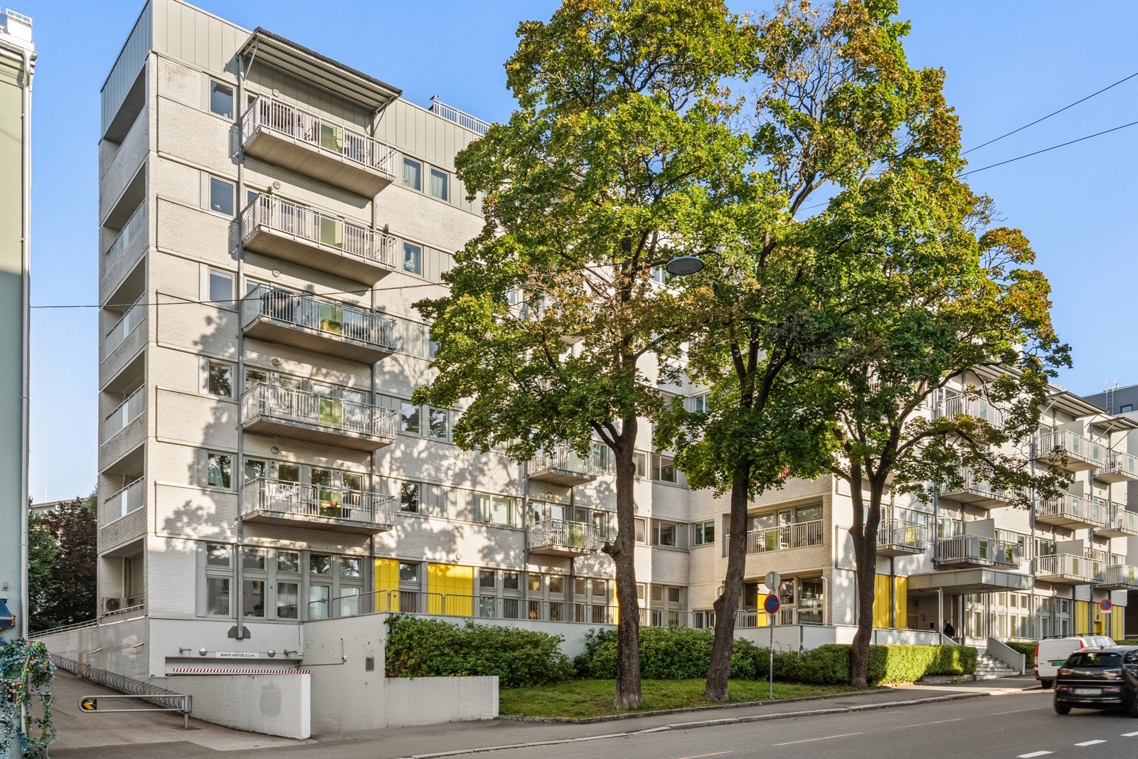 Fasade sommerstid. Galleribilde