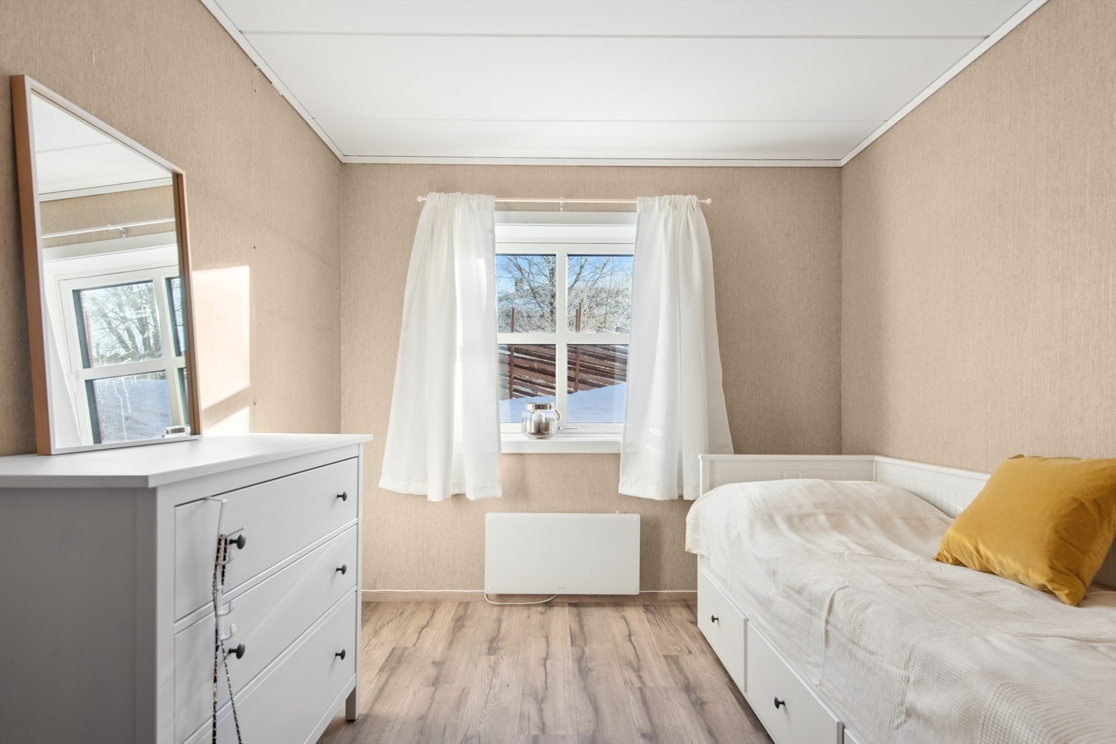 Ypperlig som barnerom, gjesterom eller hjemmekontor. Galleribilde