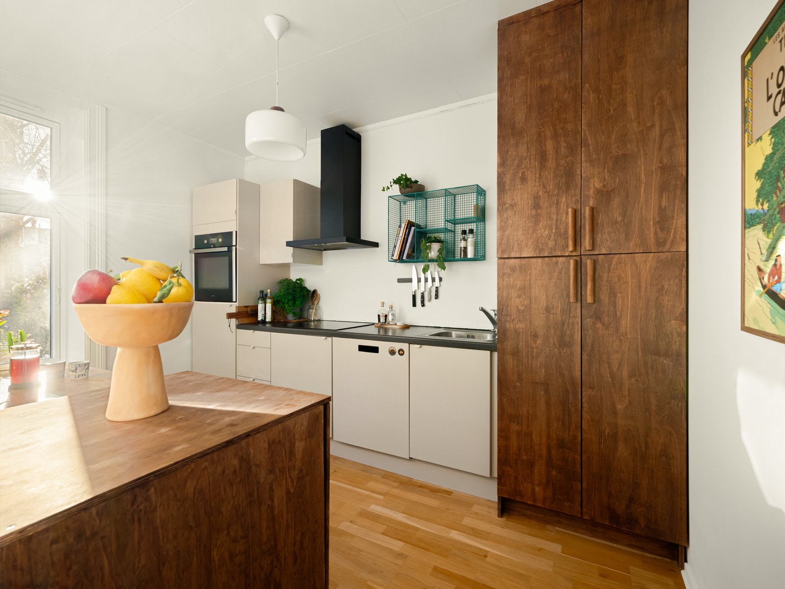 Kjøkkenet er praktisk og delikat, og du finner det i et rom for seg selv. Galleribilde