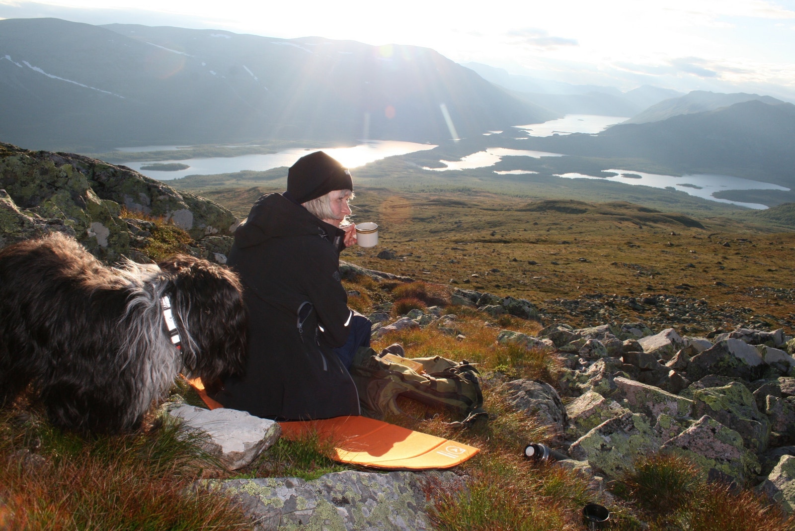 Det er mange kortreiste toppturer med utgangspunkt fra Vaset. Her finner man noe som passer uansett alder og fysisk form. Galleribilde