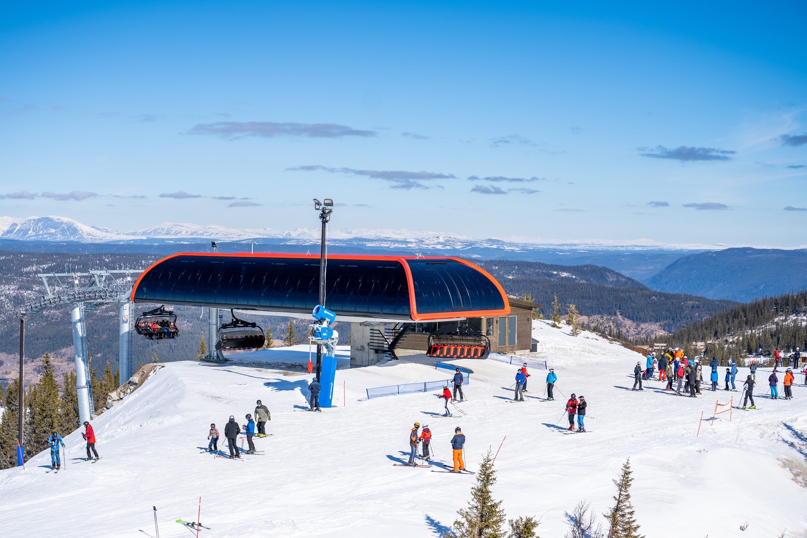 Her finner du blant annet Skandinavias råeste stolheis Galleribilde