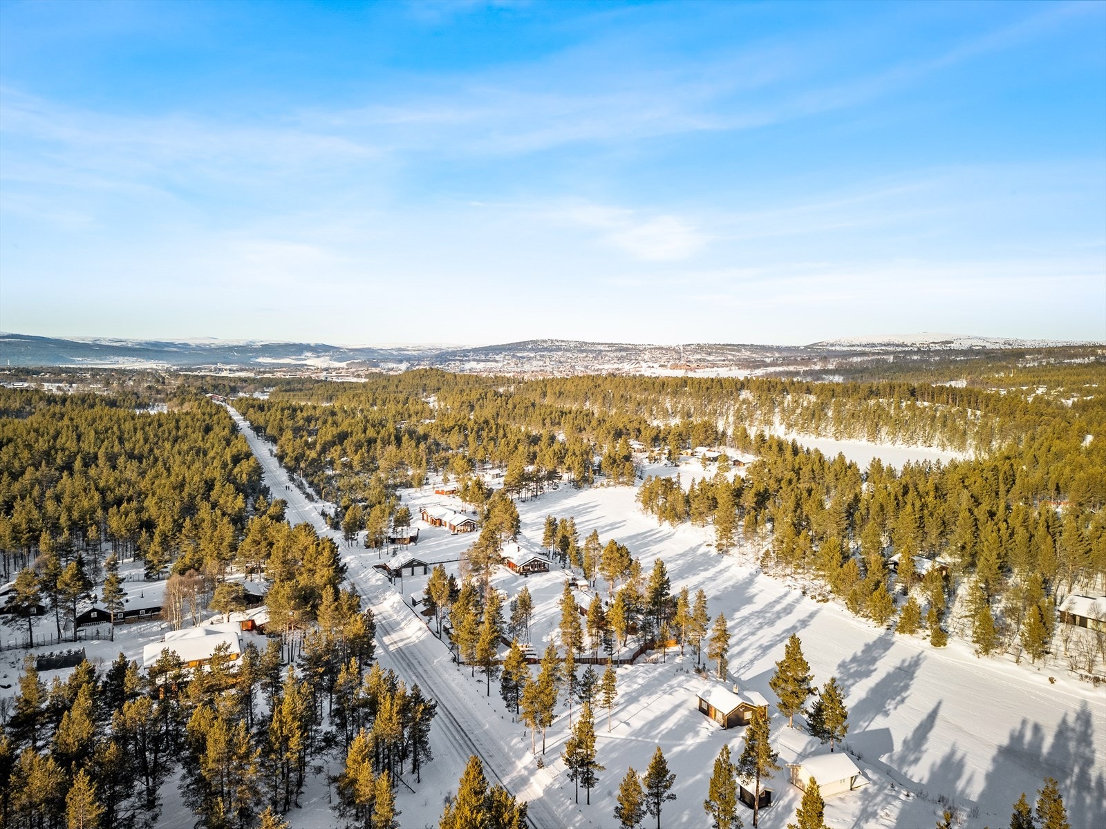 Fra eiendommen er det kun 3 km til Røros sentrum. Galleribilde