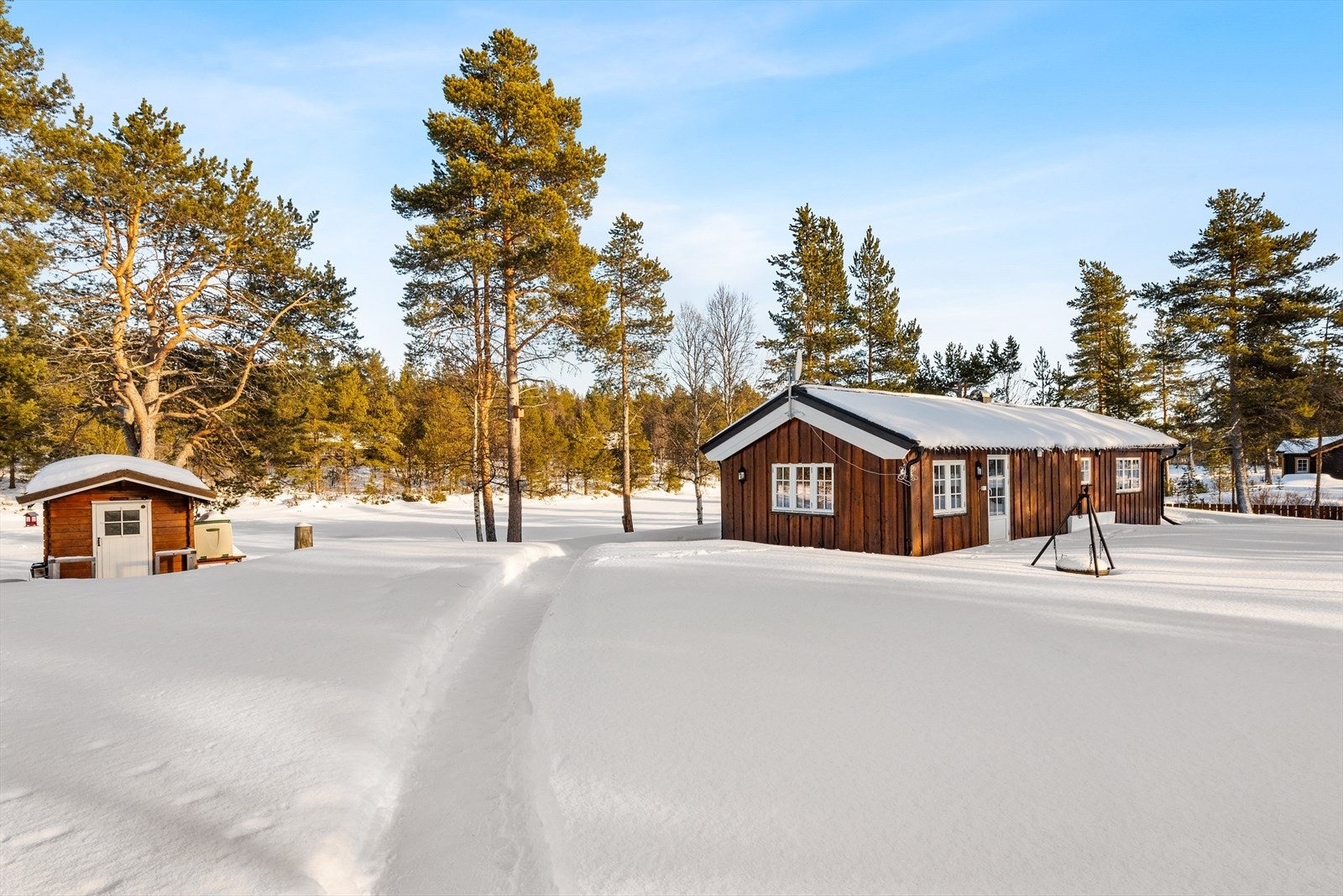 Her ligger alt godt til rette for både kubb, badminton, ballspill og soling på sommeren. Galleribilde