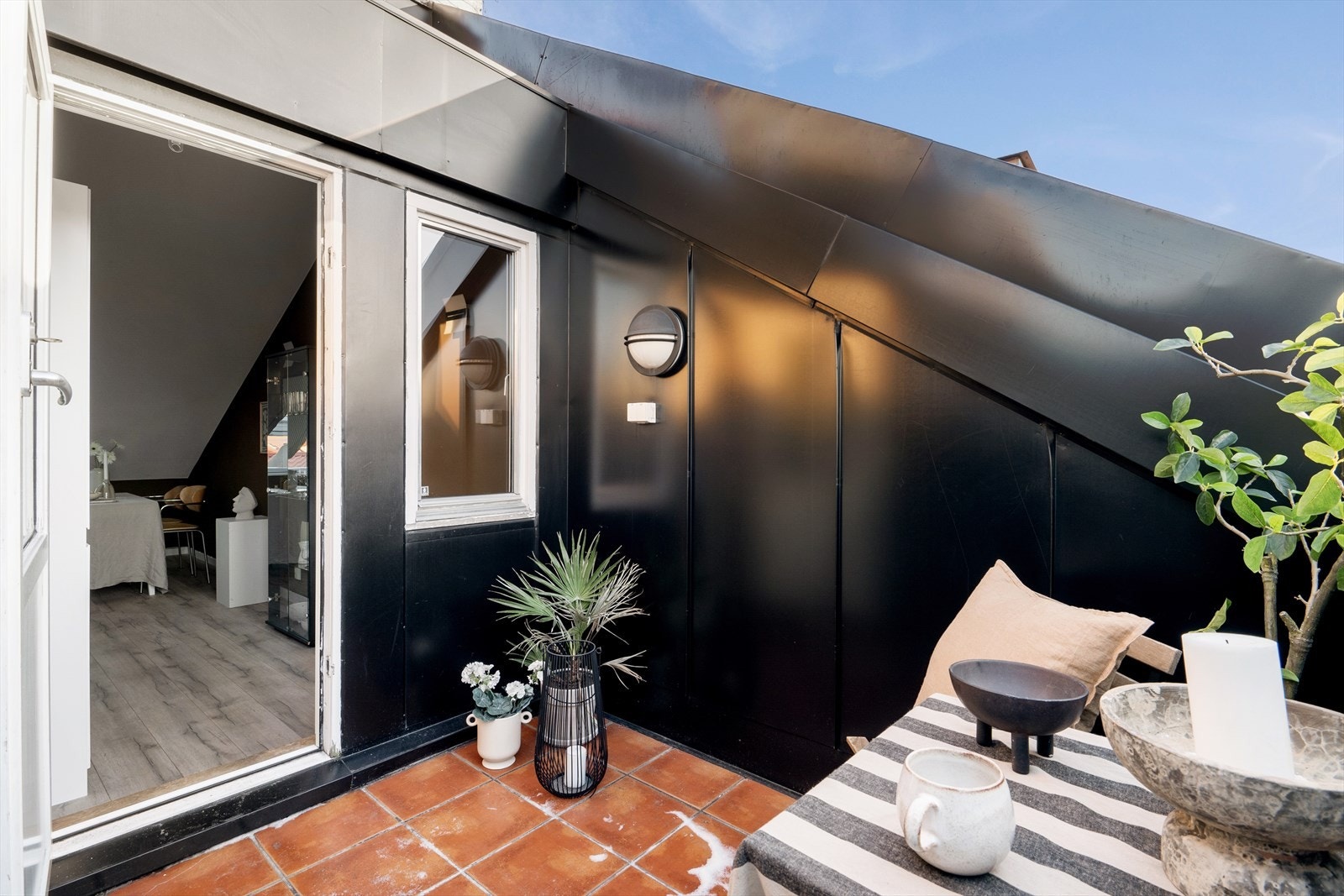 Vestvendt terrasse med gode solforhold! Galleribilde